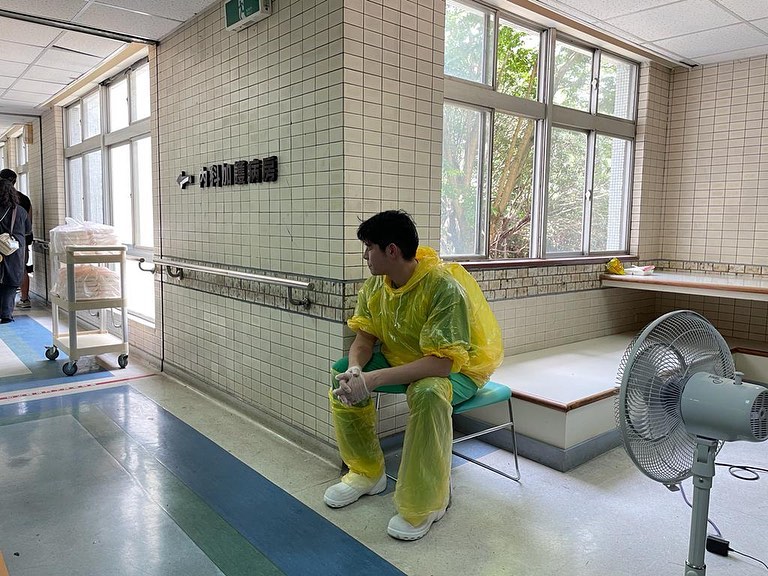 王柏傑認為《疫起》是他生涯壓力最大的一部片,「以前碰到沒耐心的醫生會生氣,以後不會了!會有同理心。」(翻攝自王柏傑IG)