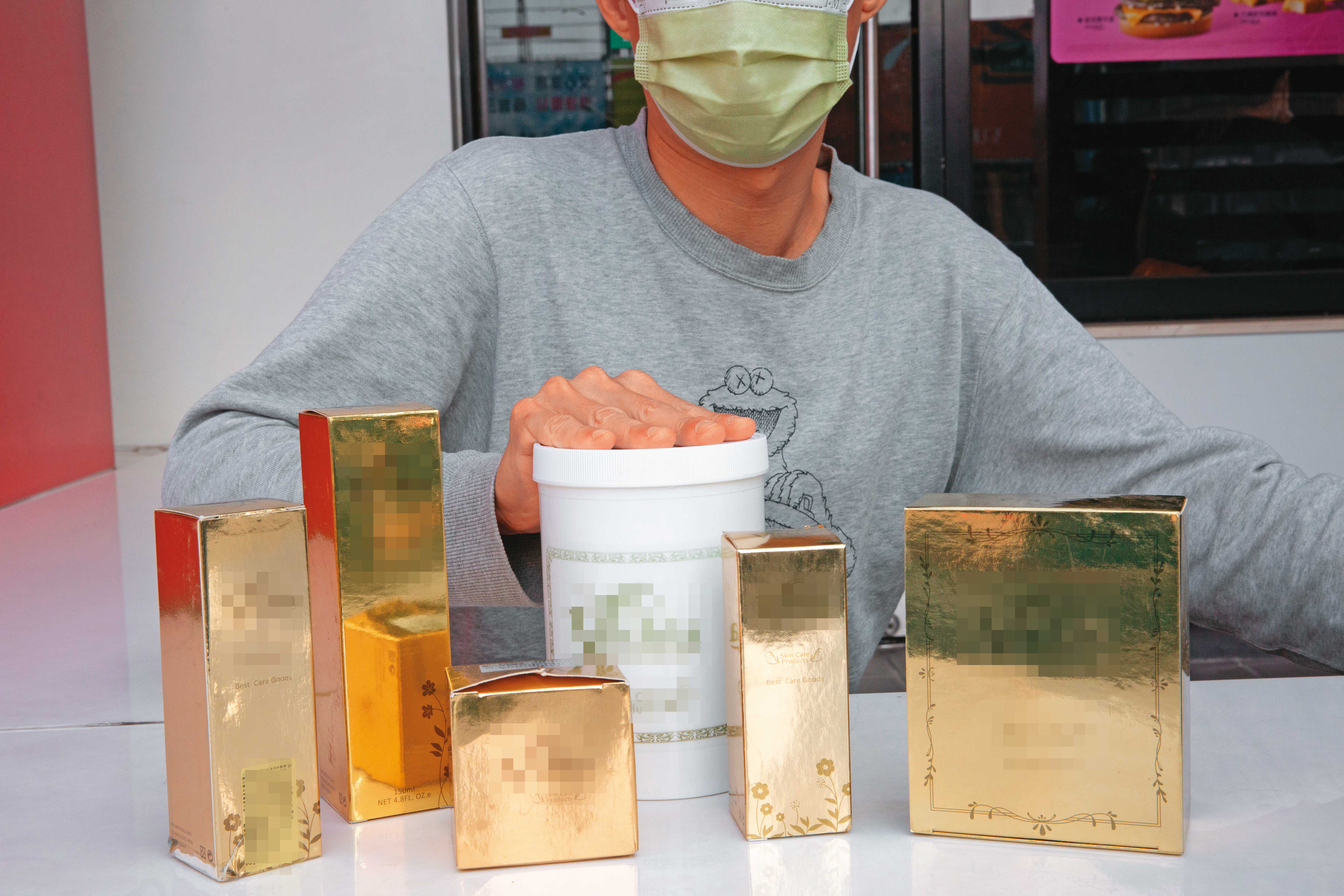 男客Ｃ先生為求脫身，被迫買下一組3萬元的保養品。