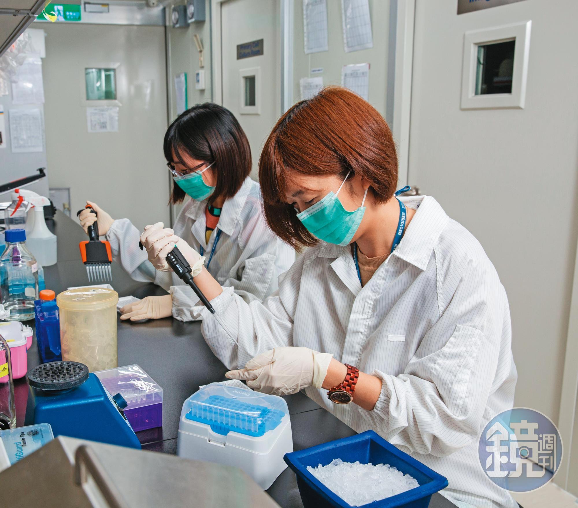 醫美診所取出自體脂肪細胞後,交由擁有GTP認證的細胞治療廠培養。