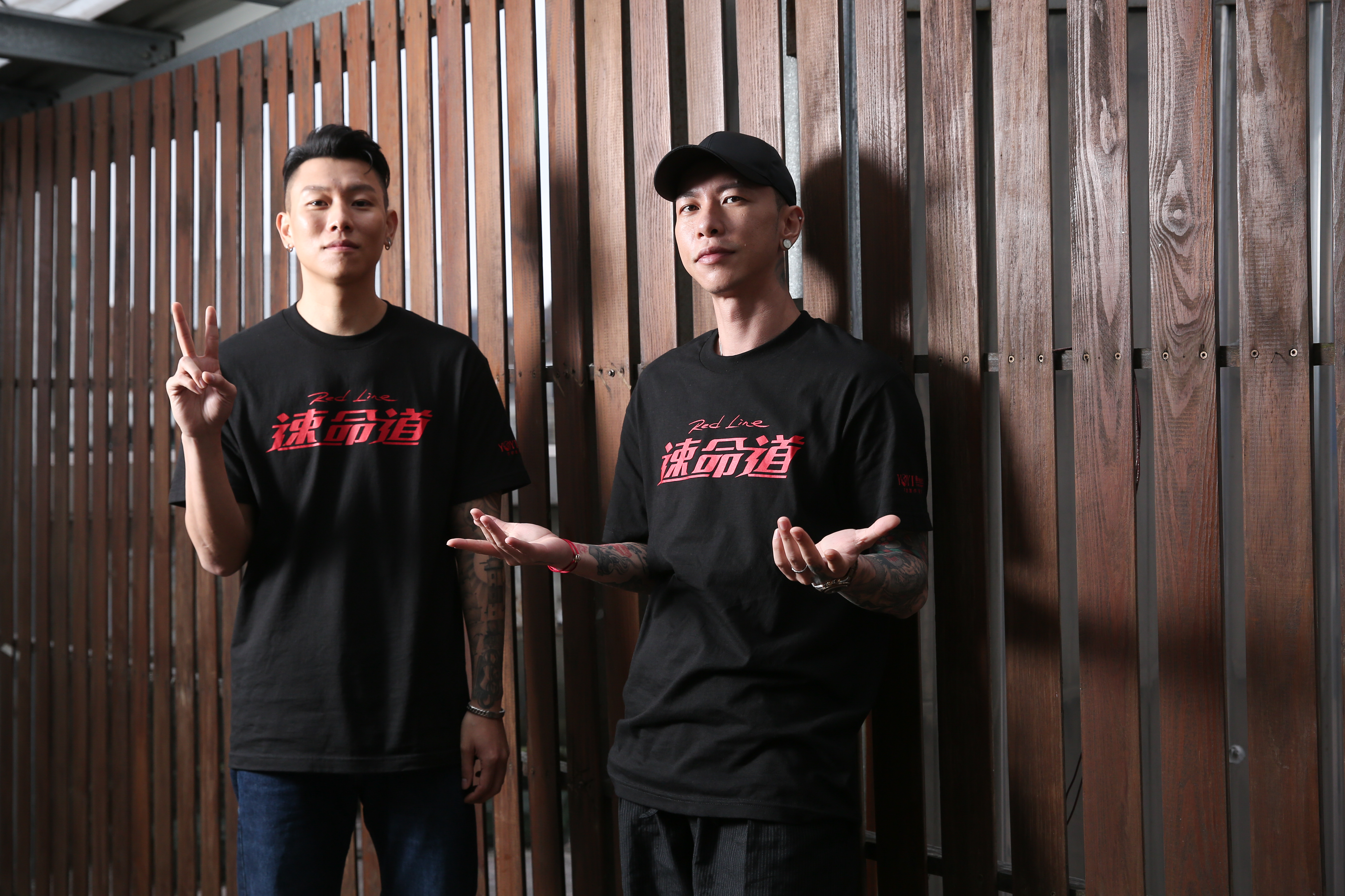 雖然片中小春與瘦子並非同一個車隊的搭檔,但柯有謙說,他們依然是同一國的,並沒有被拆開。