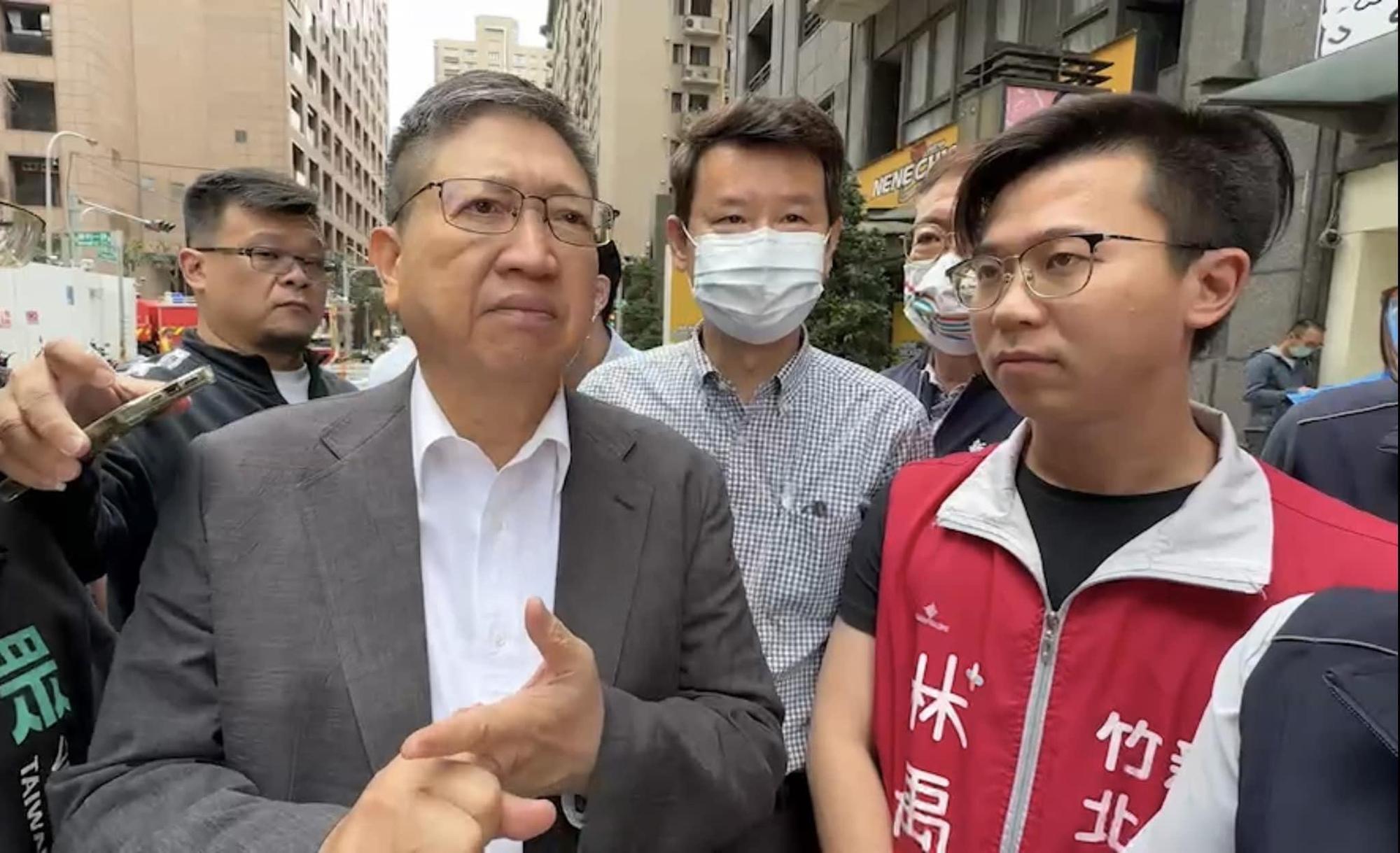 新竹縣長楊文科強調把關工安，縣府絕不寬貸，更要求建商在消除鄉親疑慮前，不准復工！（翻攝自楊文科臉書）