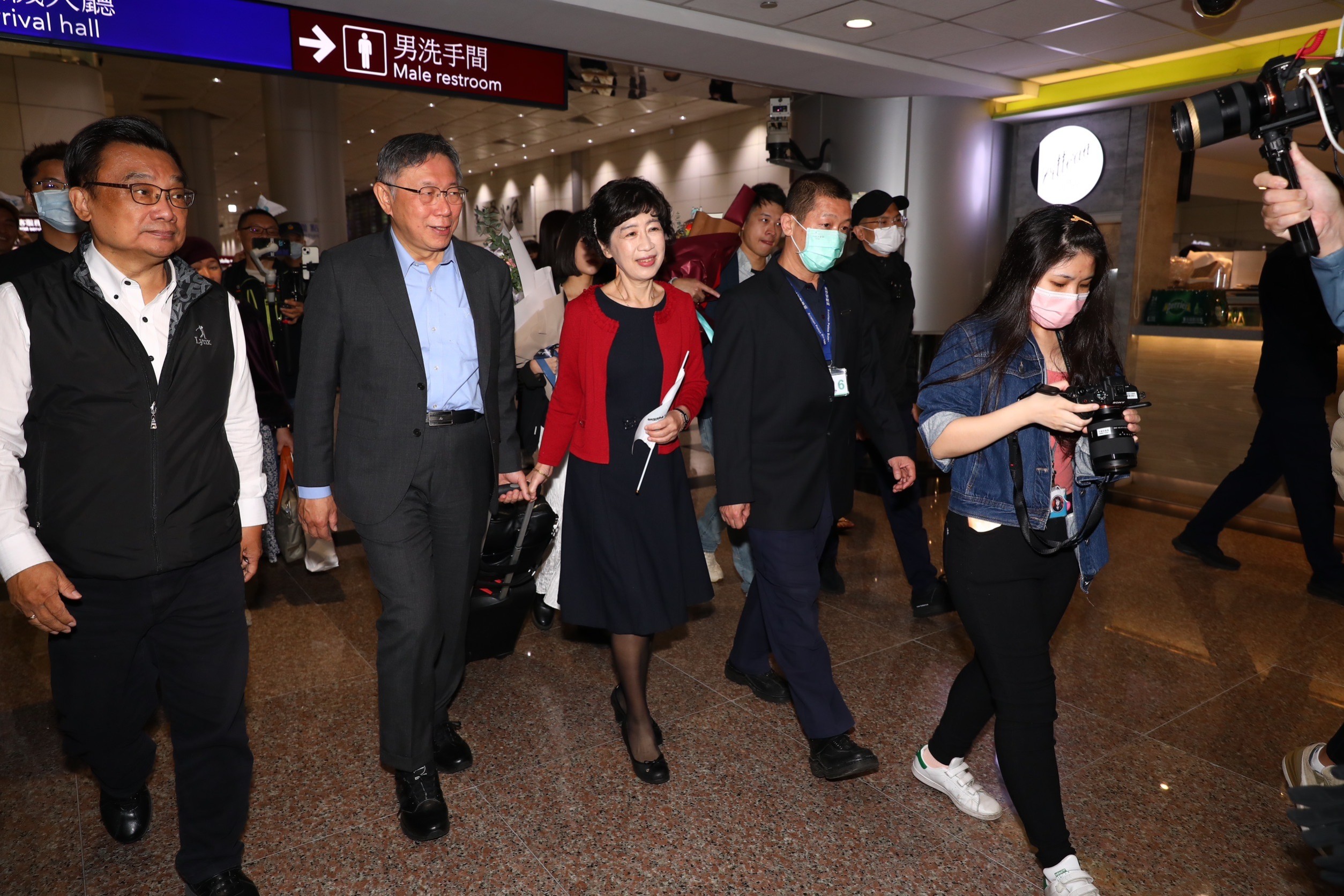 柯文哲預計明天就會去領表登記參選總統，520之前會對外說明。