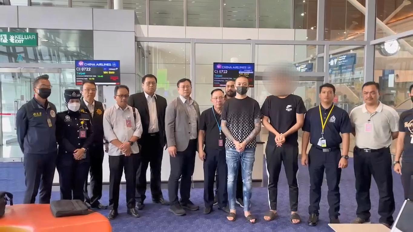 綽號「鯨魚」的林京履下午押解回台。(刑事局提供)