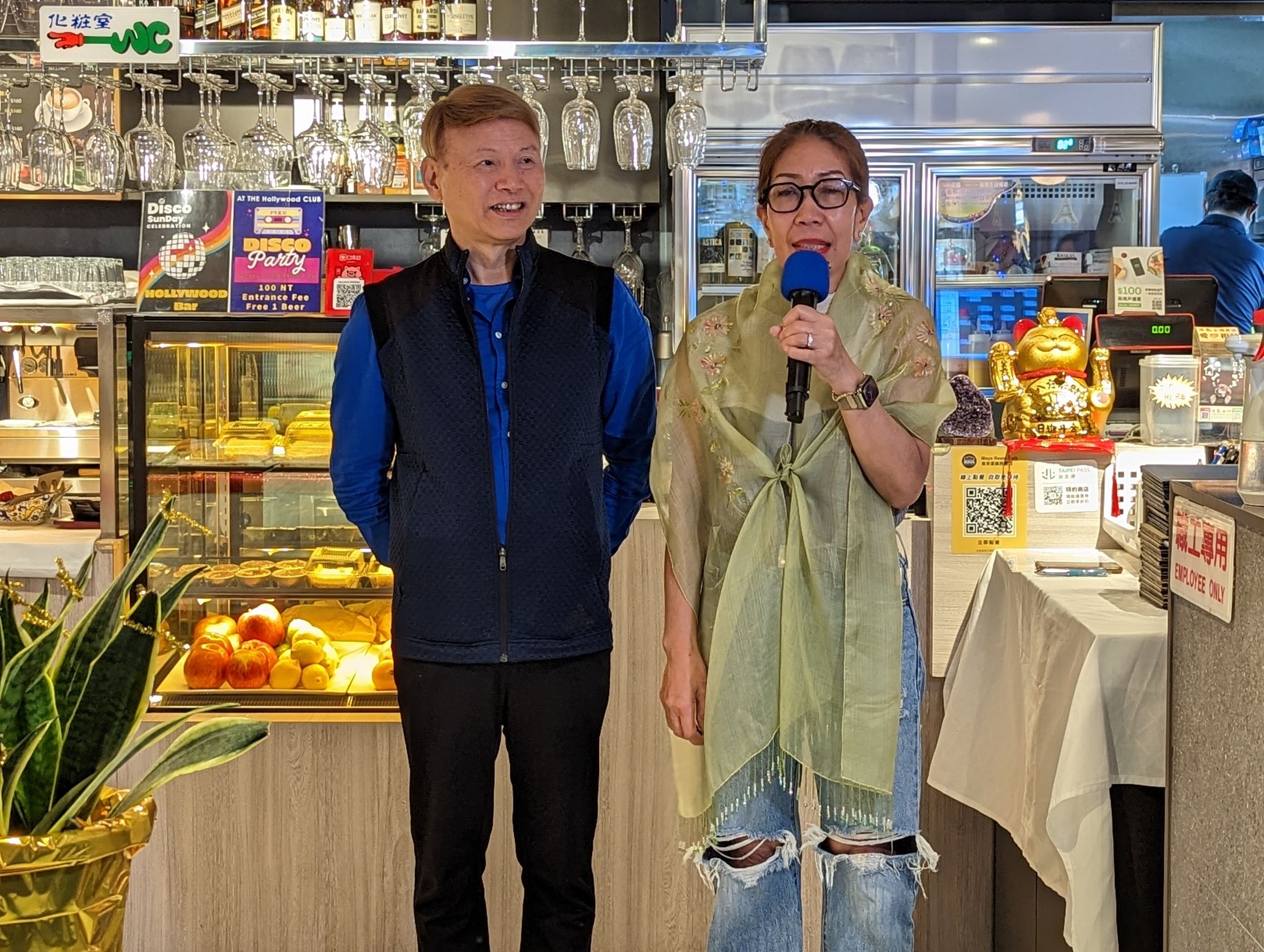 「Maya Bistro瑪亞餐酒坊」老闆娘為嫁來台灣的菲律賓人。
