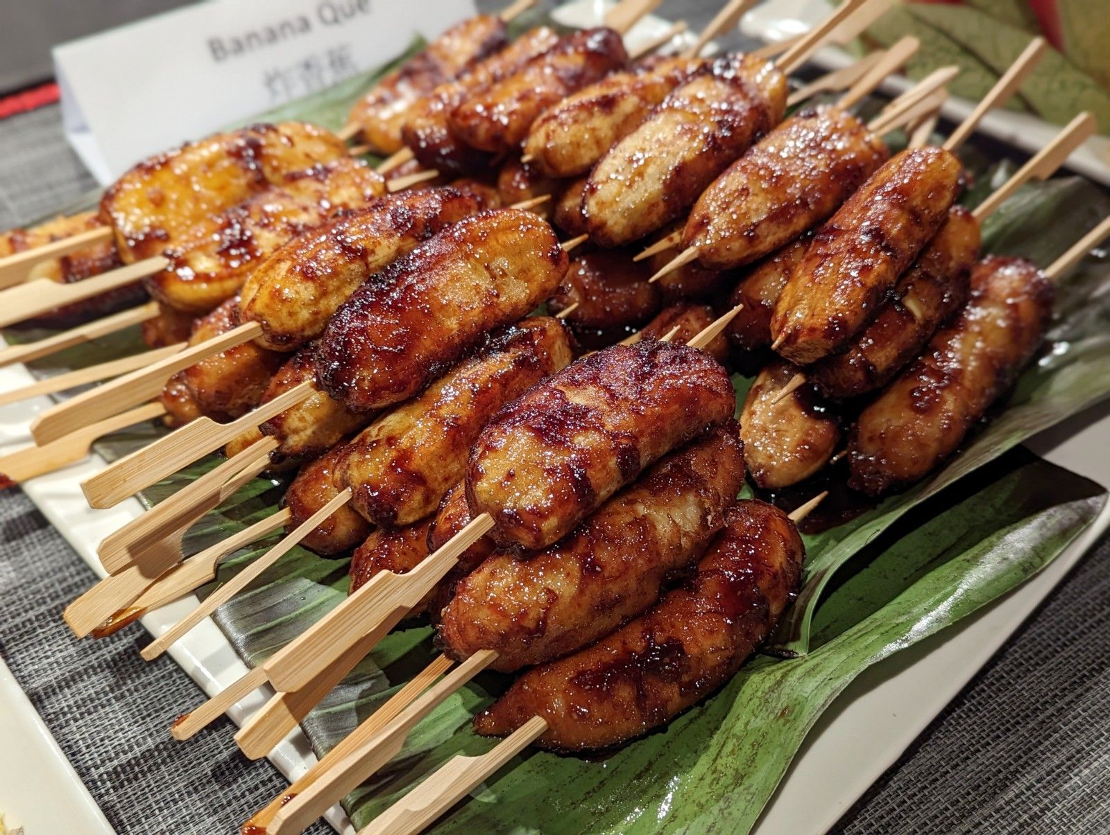 菲律賓料理大多香料多、口味重,搭配道地的大蒜飯也非常適合。