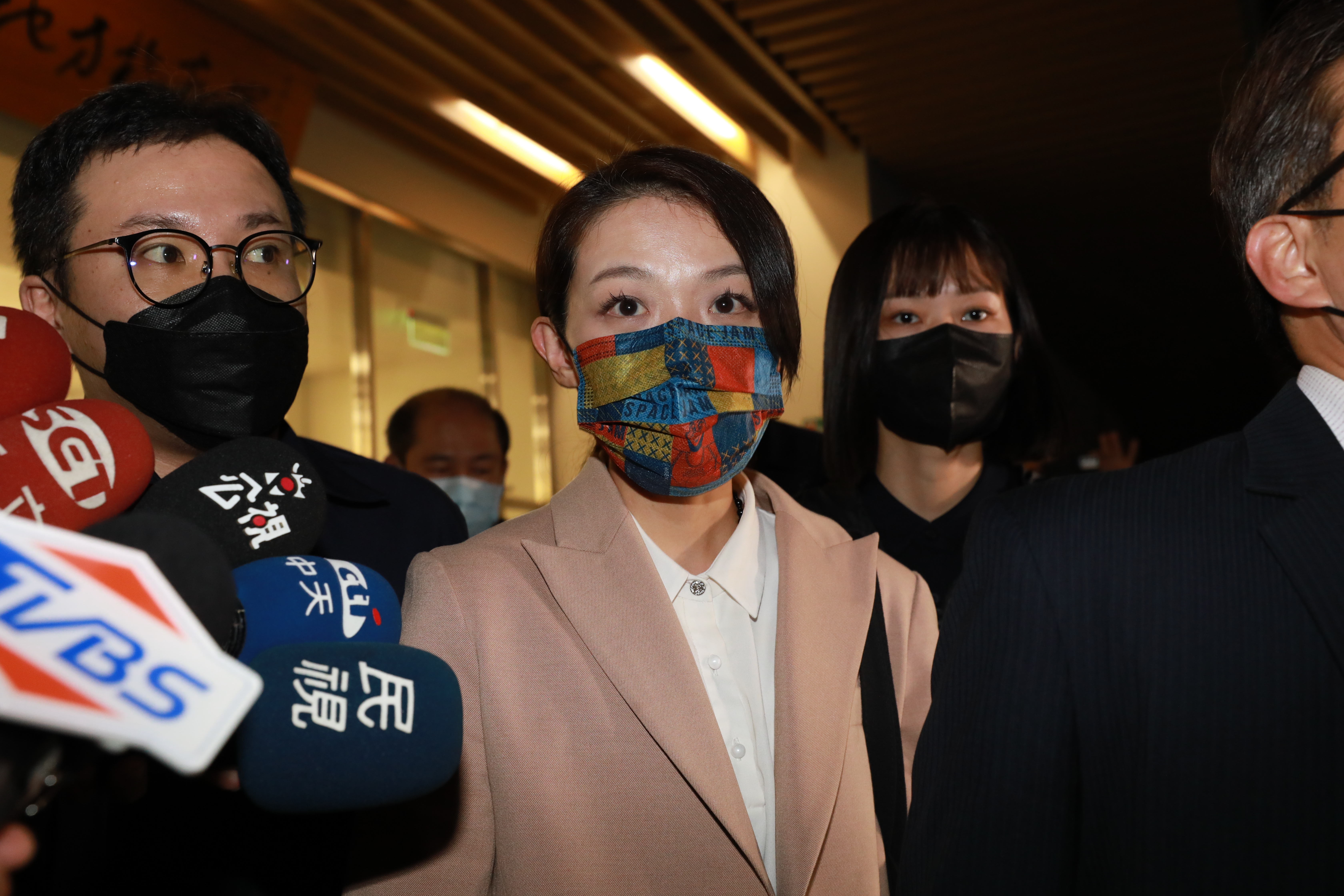 高虹安遭資策會提告背信罪，昨赴北檢到案說明。