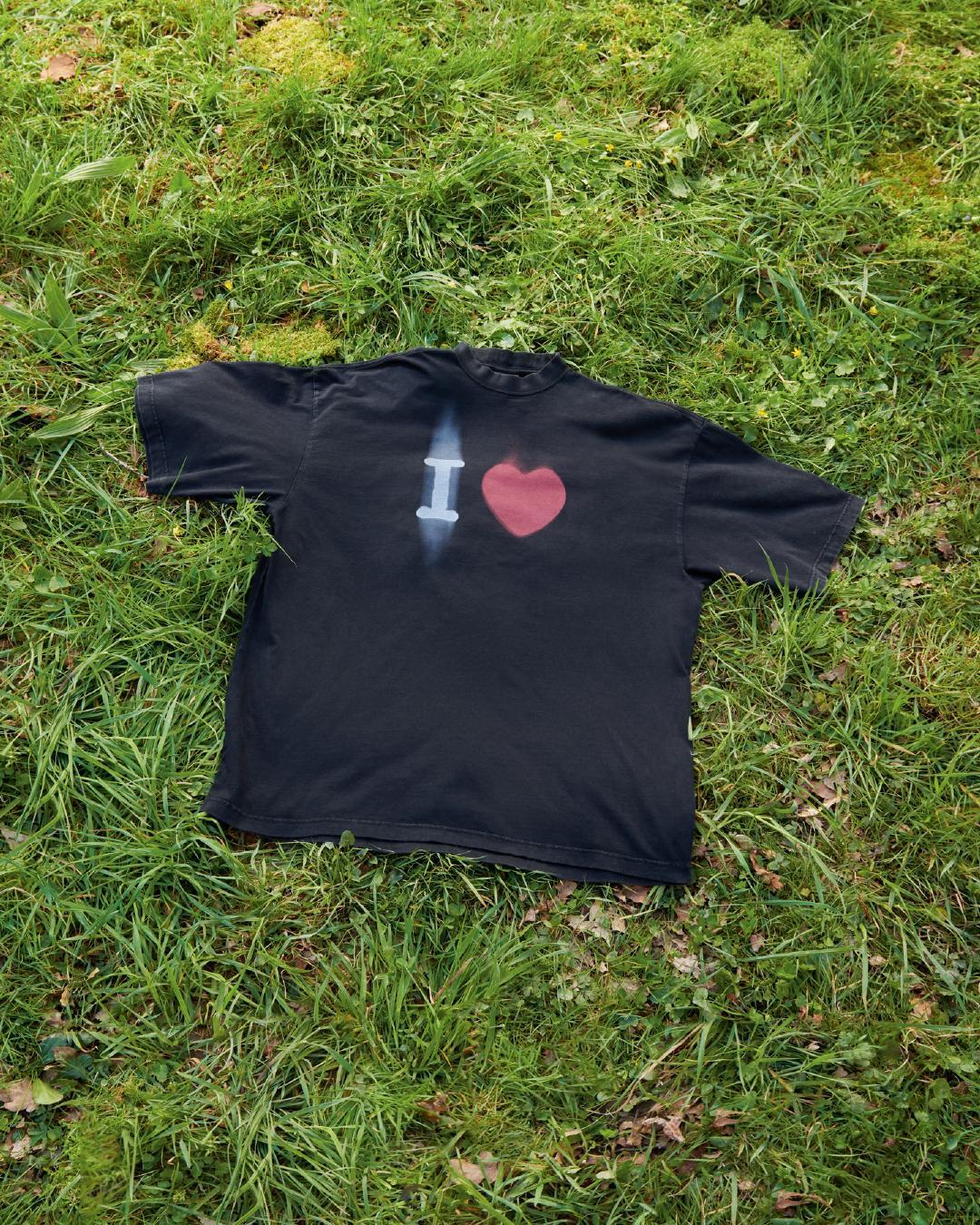 I LOVE T-Shirt。NT$23,900(BALENCIAGA提供)