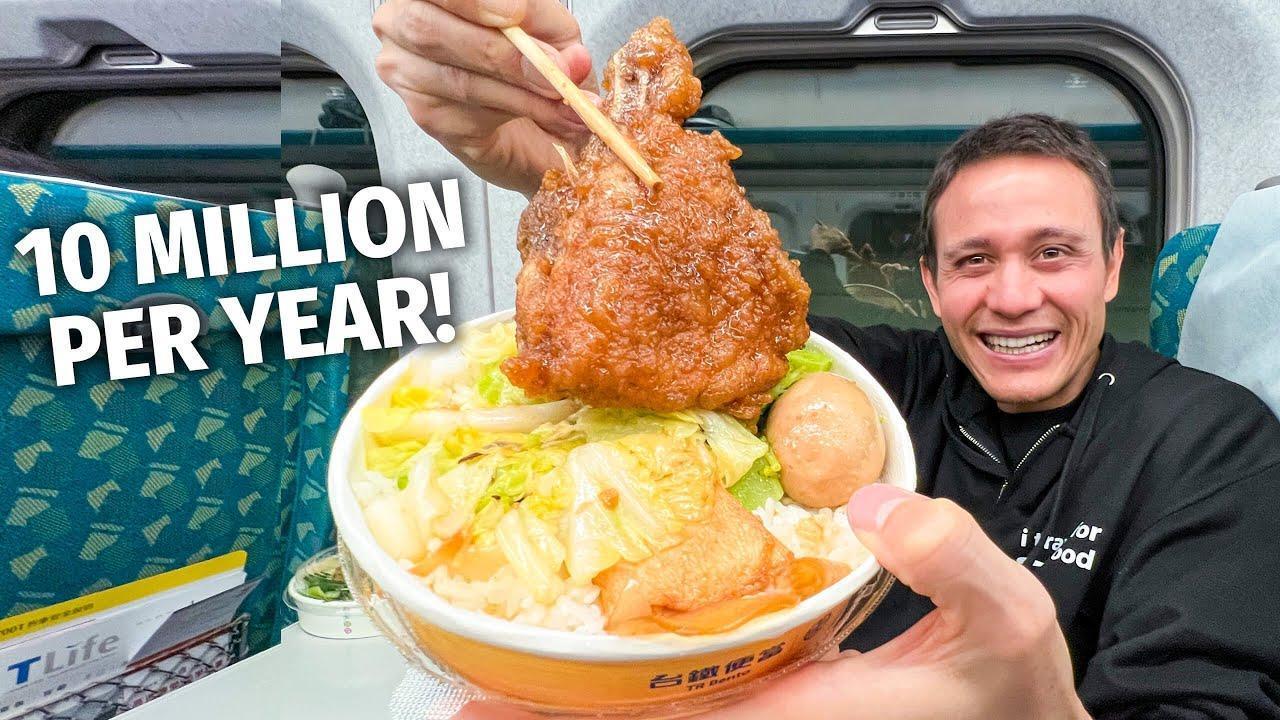 美食旅遊部落客馬克的YouTube頻道擁有近81萬訂閱，他搭高鐵試吃台鐵便當。（翻攝自YT）