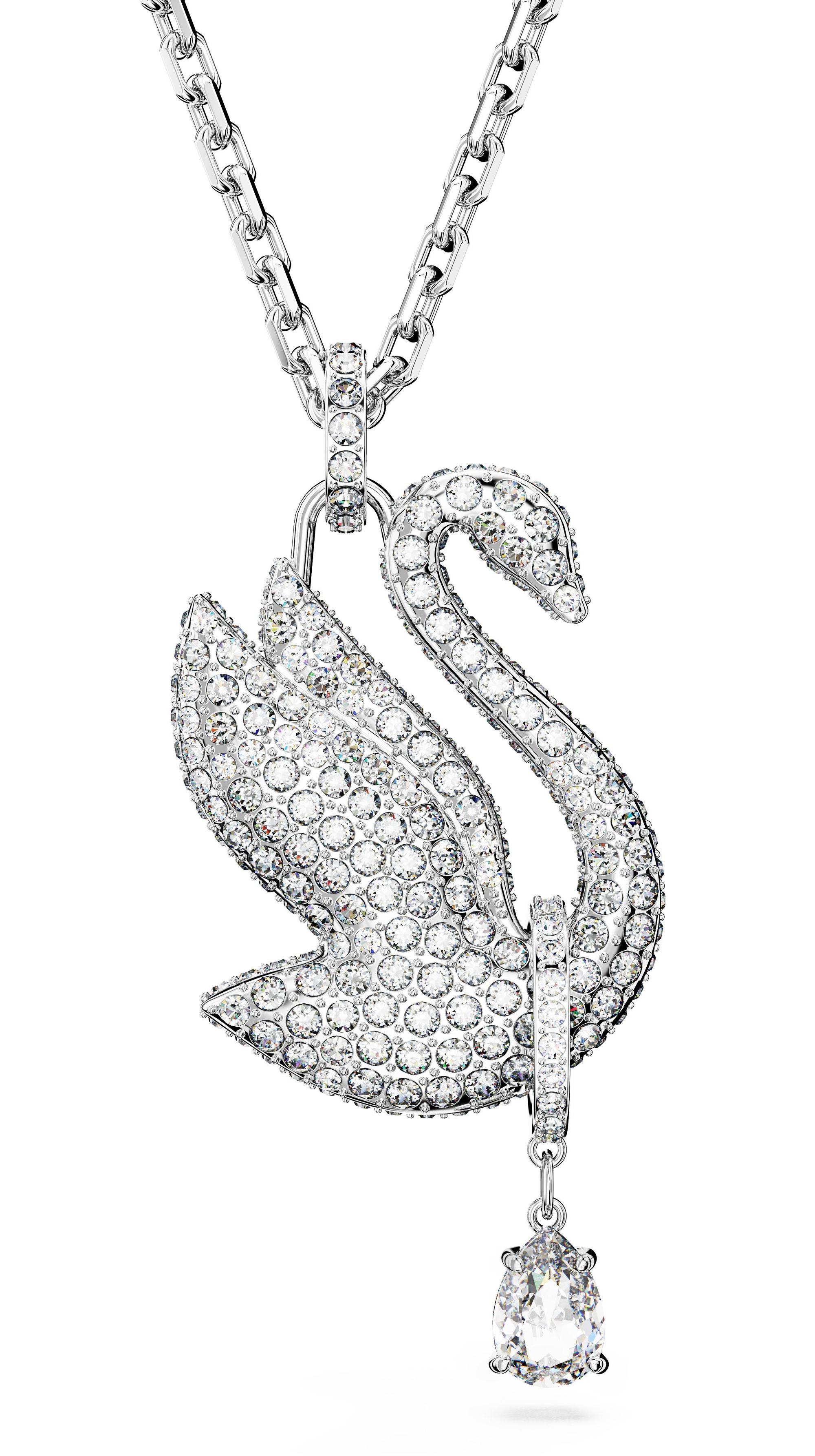 萬秀孫張瑞夫配戴的Iconic Swan項鍊。NT$10,000(SWAROVSKI提供)