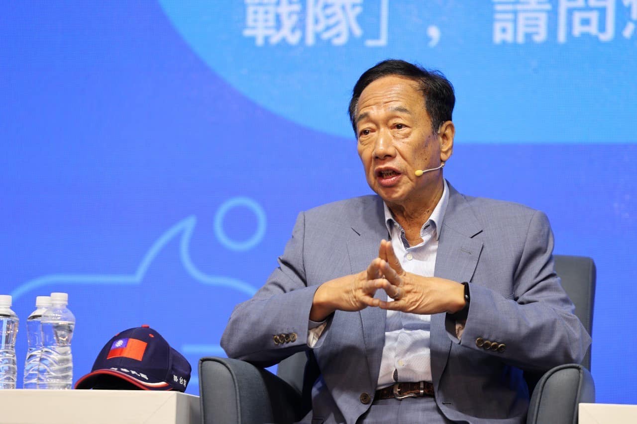 郭台銘先前拋出「肺癌論」，引起不小爭議，他也對此做出回應。（翻攝自郭台銘臉書）