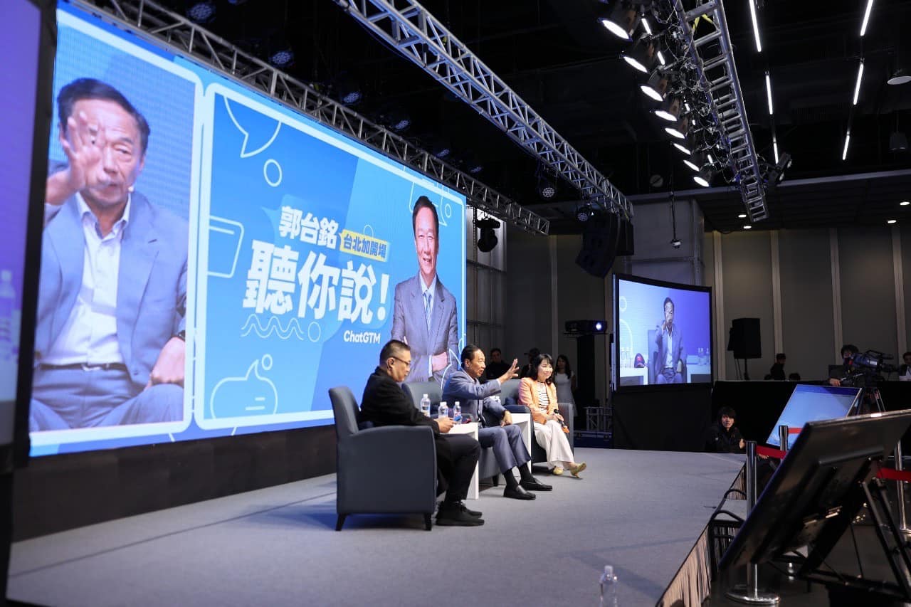 郭台銘鬆口若新北市長侯友宜獲提名，「我一定用我最強的國際觀和經濟、科技來輔佐他」。（翻攝自臉書＠郭台銘）