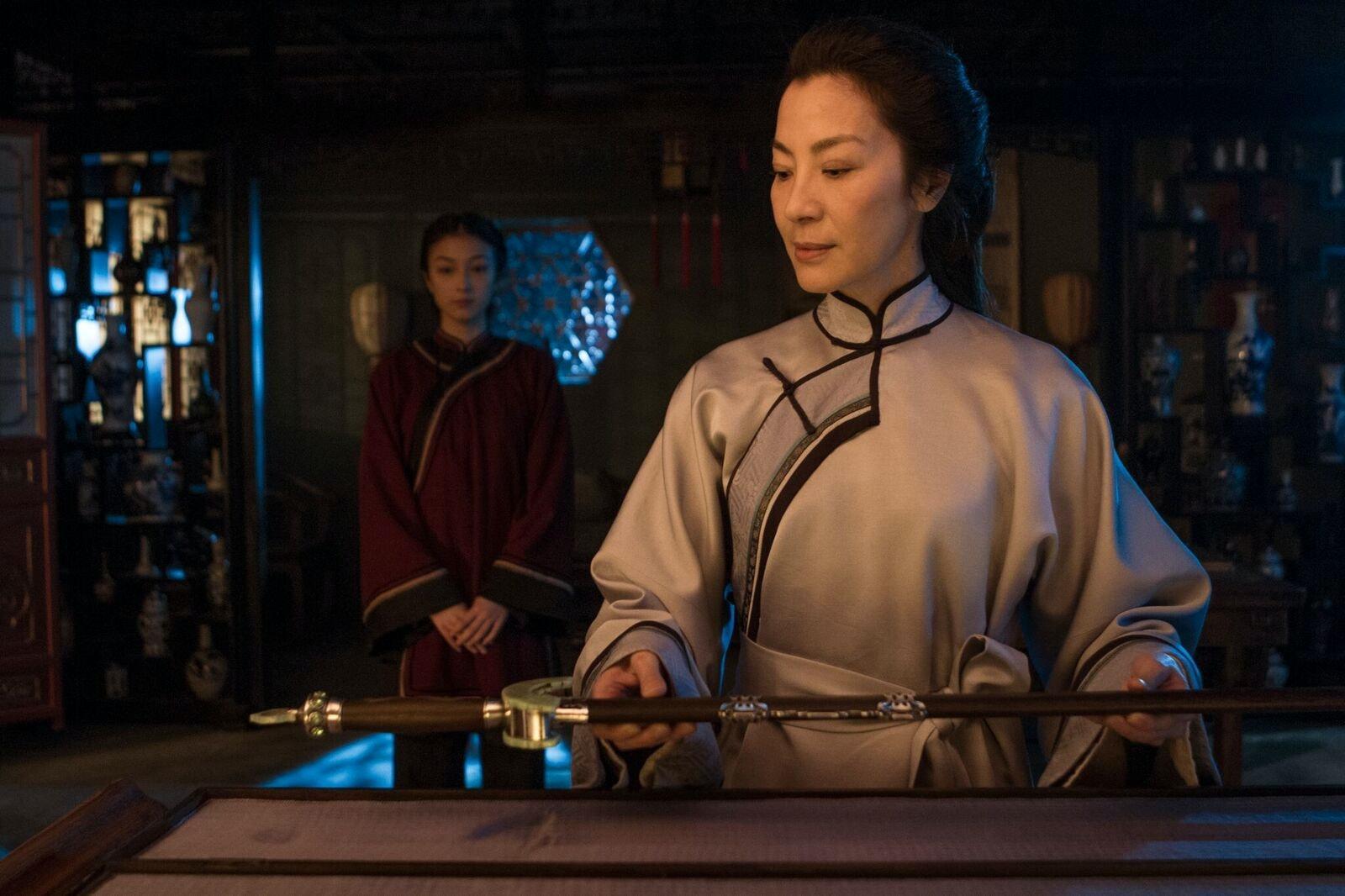 《臥虎藏龍：青冥寶劍》講述李慕白死後18年的故事，第一集的4位主角只有楊紫瓊飾演的俞秀蓮繼續演出，男主角由甄子丹擔任。（網路圖片）
