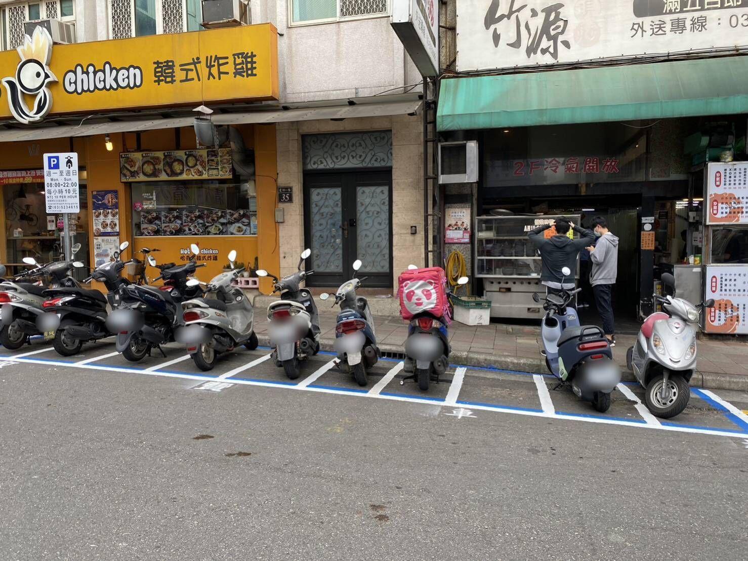 新竹市區多處商業熱區機車收費格位預計試辦6個月。（新竹市政府提供）