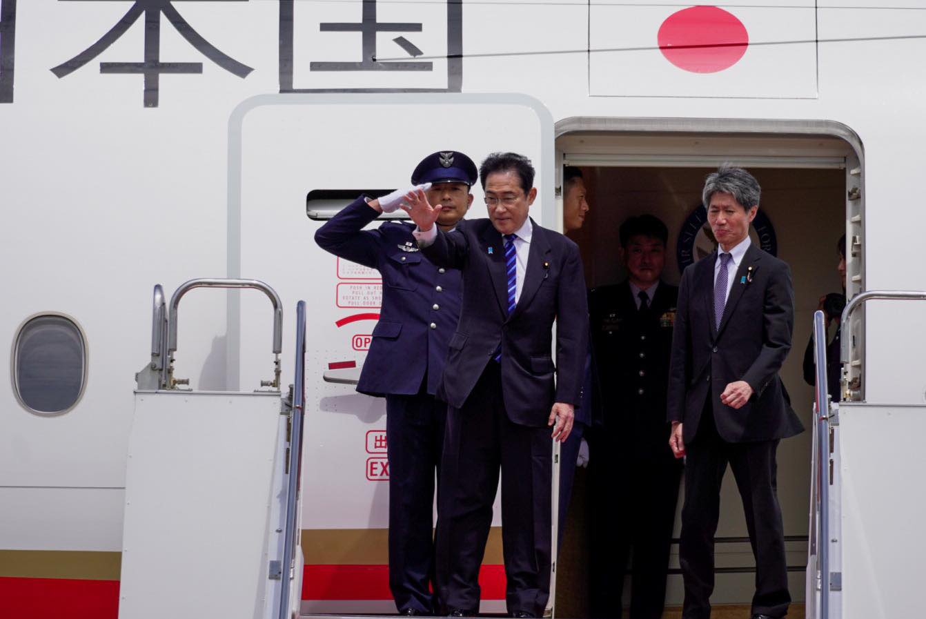 岸田於4月29日非洲出訪前，被問及訪韓行程稱「具體時間未確定」。（翻攝自推特@kishida230）