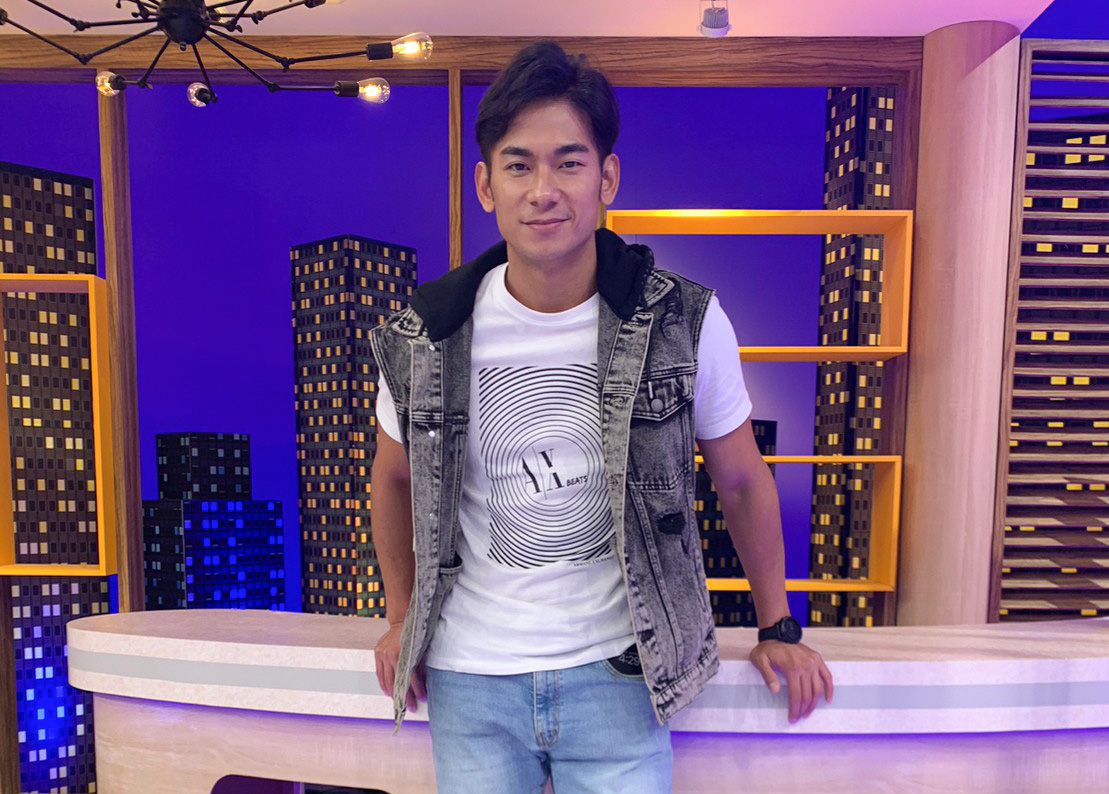 亮哲上節目分享出外景時遇到的緊急事件。（衛視中文台提供）