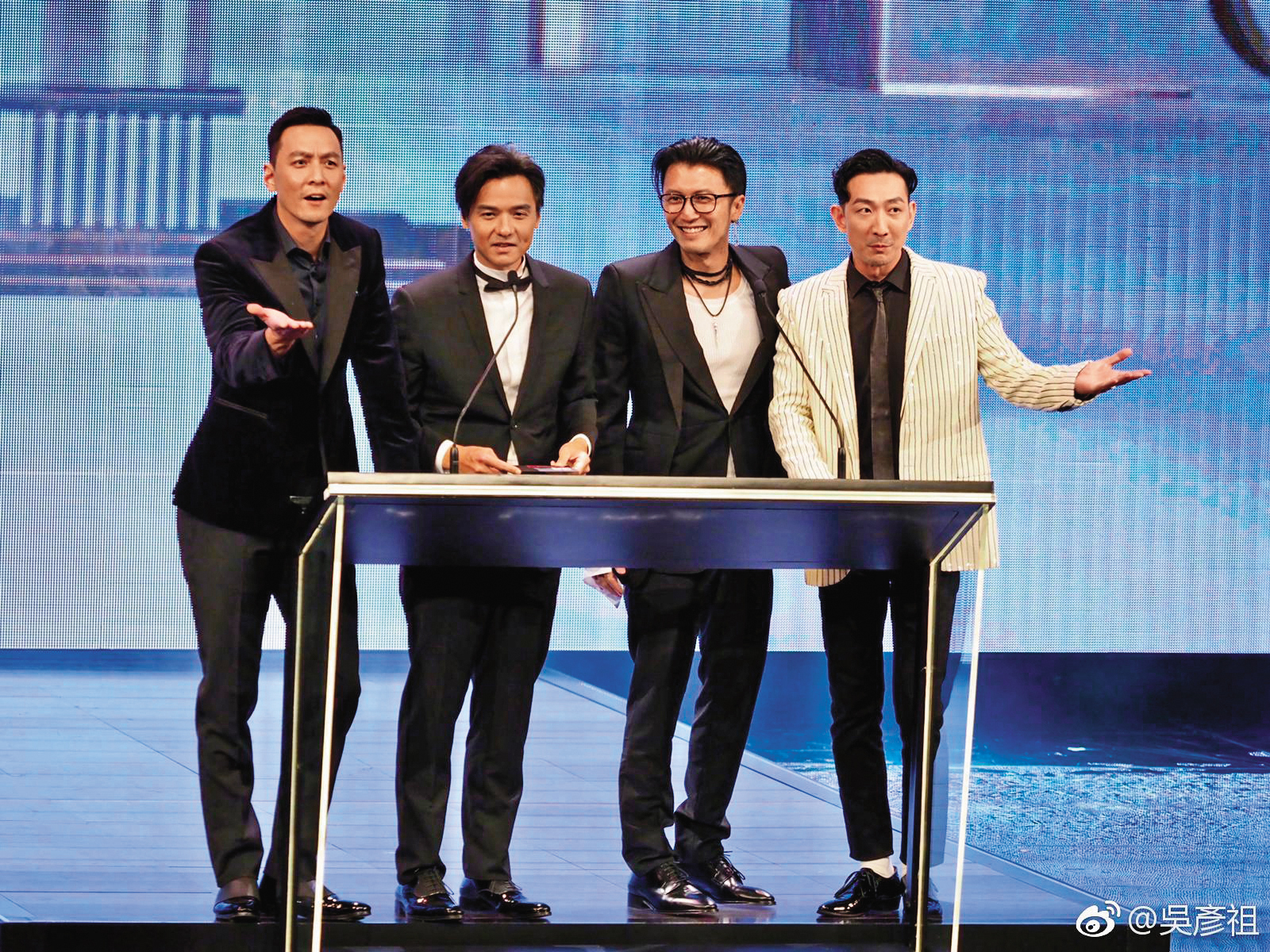 2019年吳彥祖（左起）、馮德倫、謝霆鋒、李璨琛難得合體現身香港電影金像獎頒獎，台上曾非正式提出重拍特警構想。（東方IC）