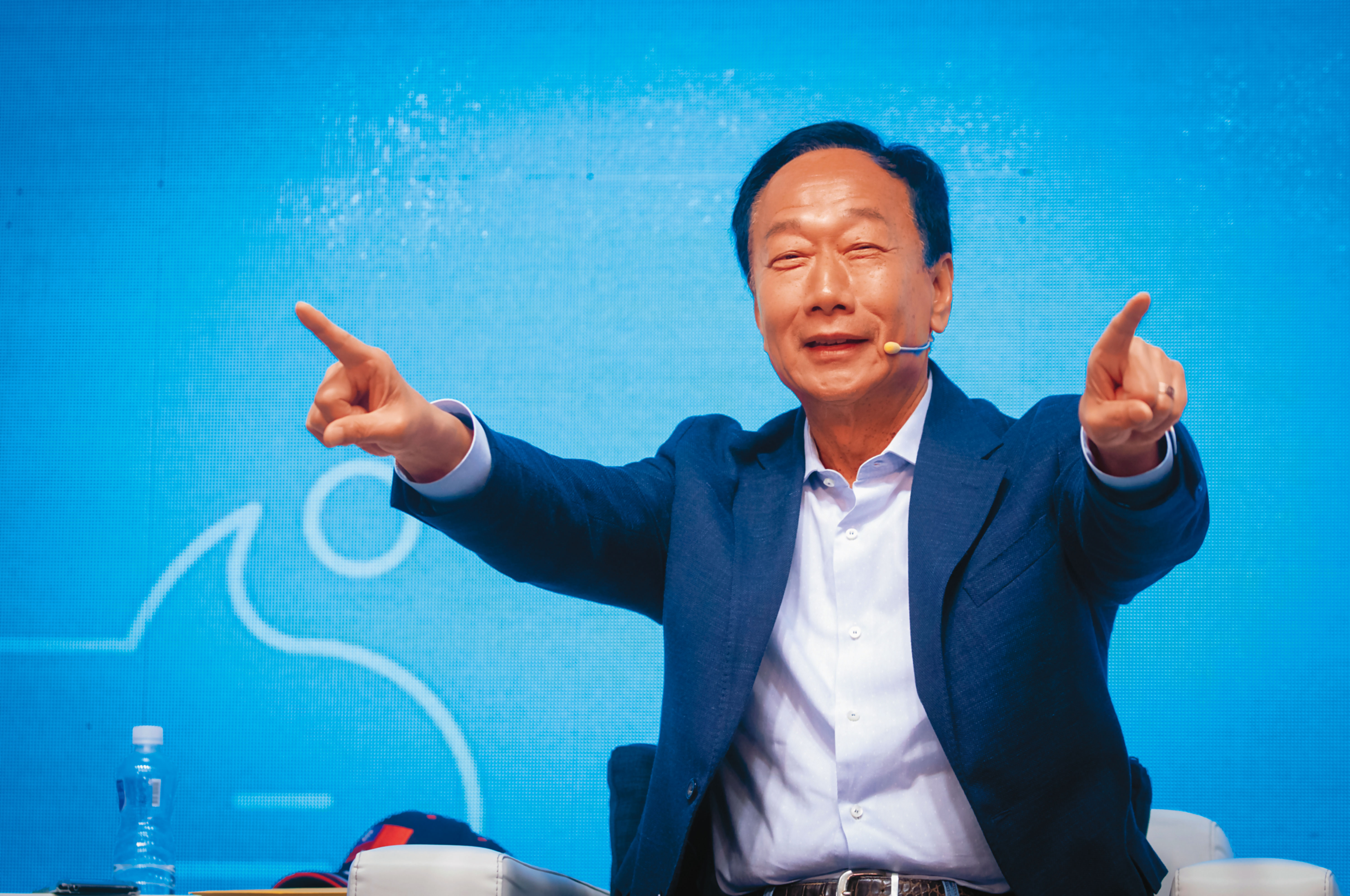 鴻海創辦人郭台銘(圖)自認獲藍營提名後,柯文哲的民調將只剩10%,但此言遭柯打臉。