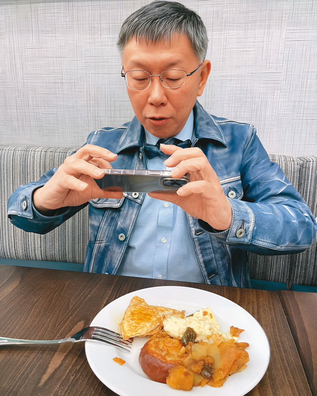柯擅長經營社群,訪美期間IG粉絲更暴增2萬人,至今已破102萬人追蹤,是政治人物之首。(翻攝柯文哲臉書)
