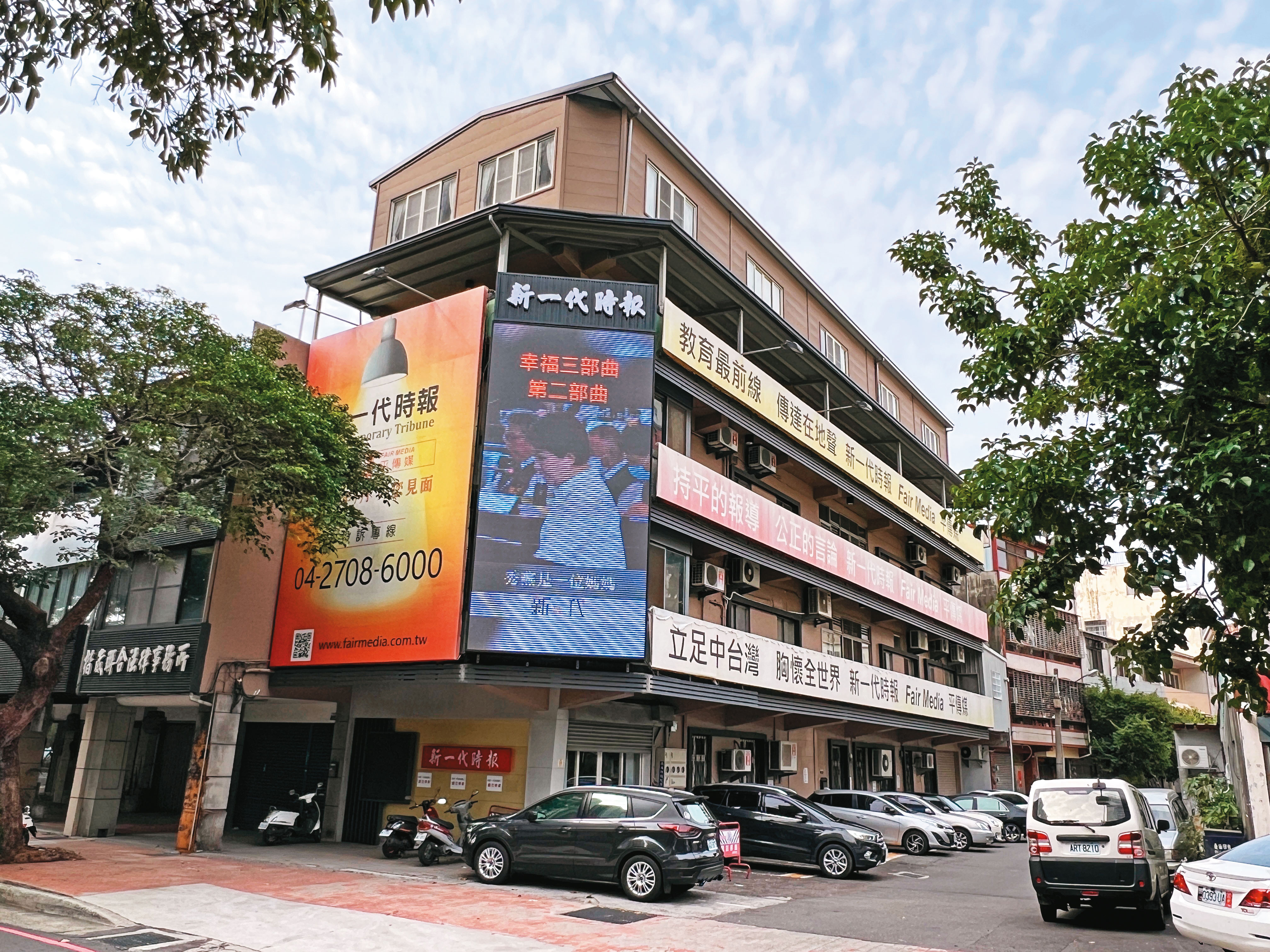 檢調從袁昶平的葳格建設公司、《新一代兒童週報》公司等地，扣得酒客簽帳明細、金錢豹集團發票章及統一發票。