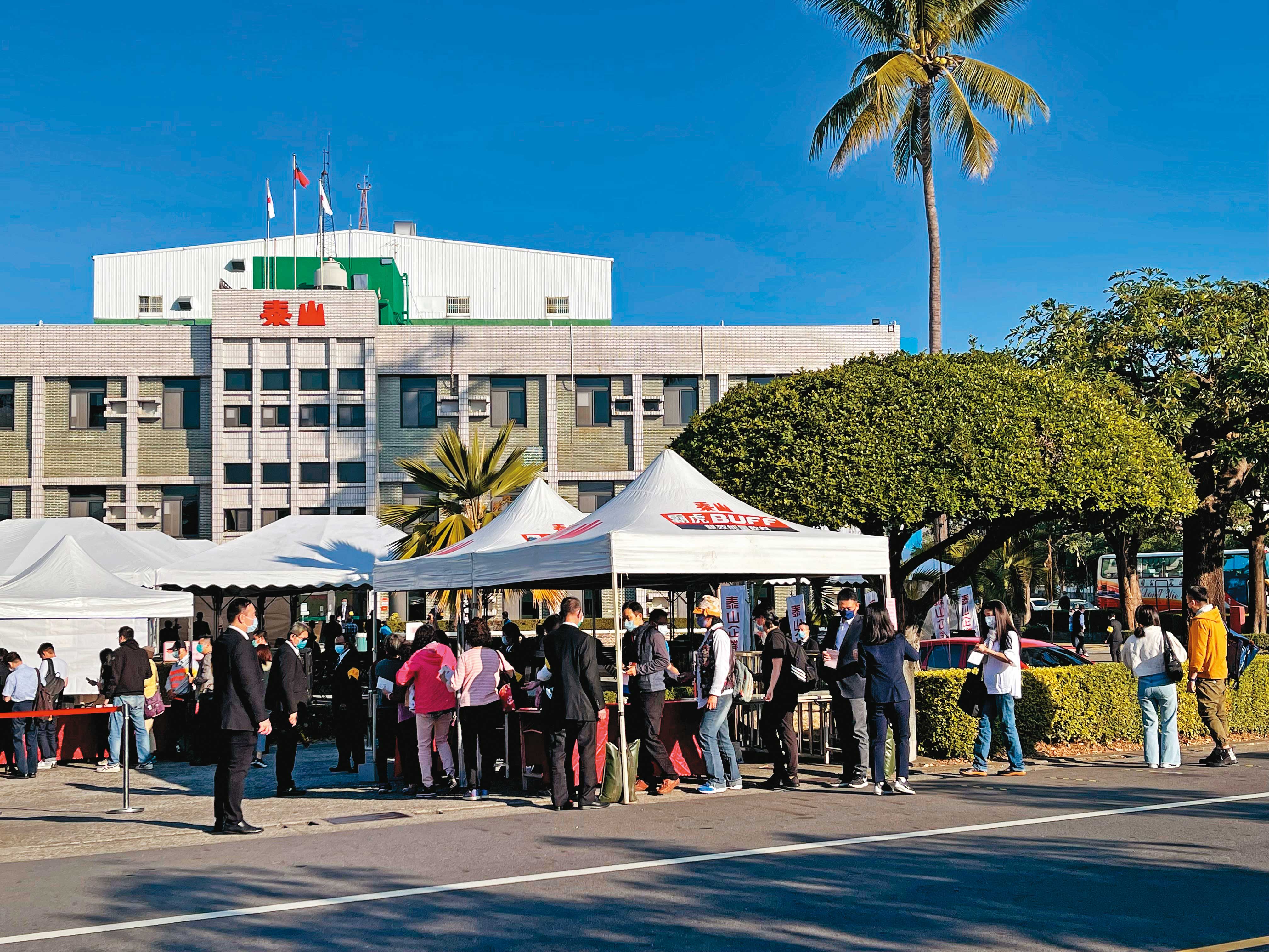 詹景超指控，泰山兩派爭權牽扯黑白兩道，讓公司內部人心惶惶。