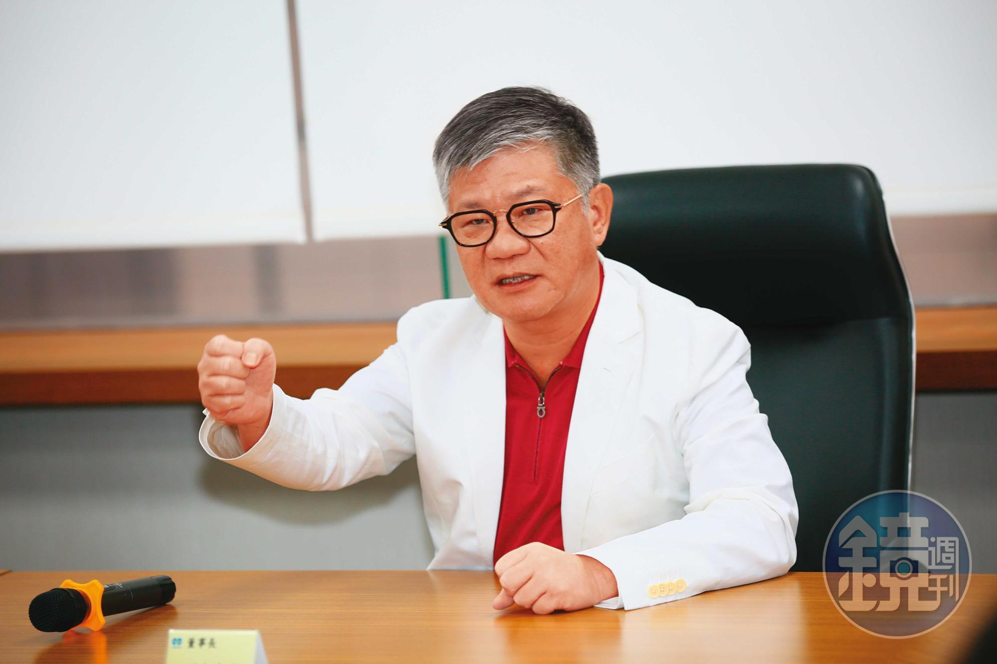 針對警察執行勤務爭議,劉偉龍澄清,是因為擔心獨董的安危才報案,