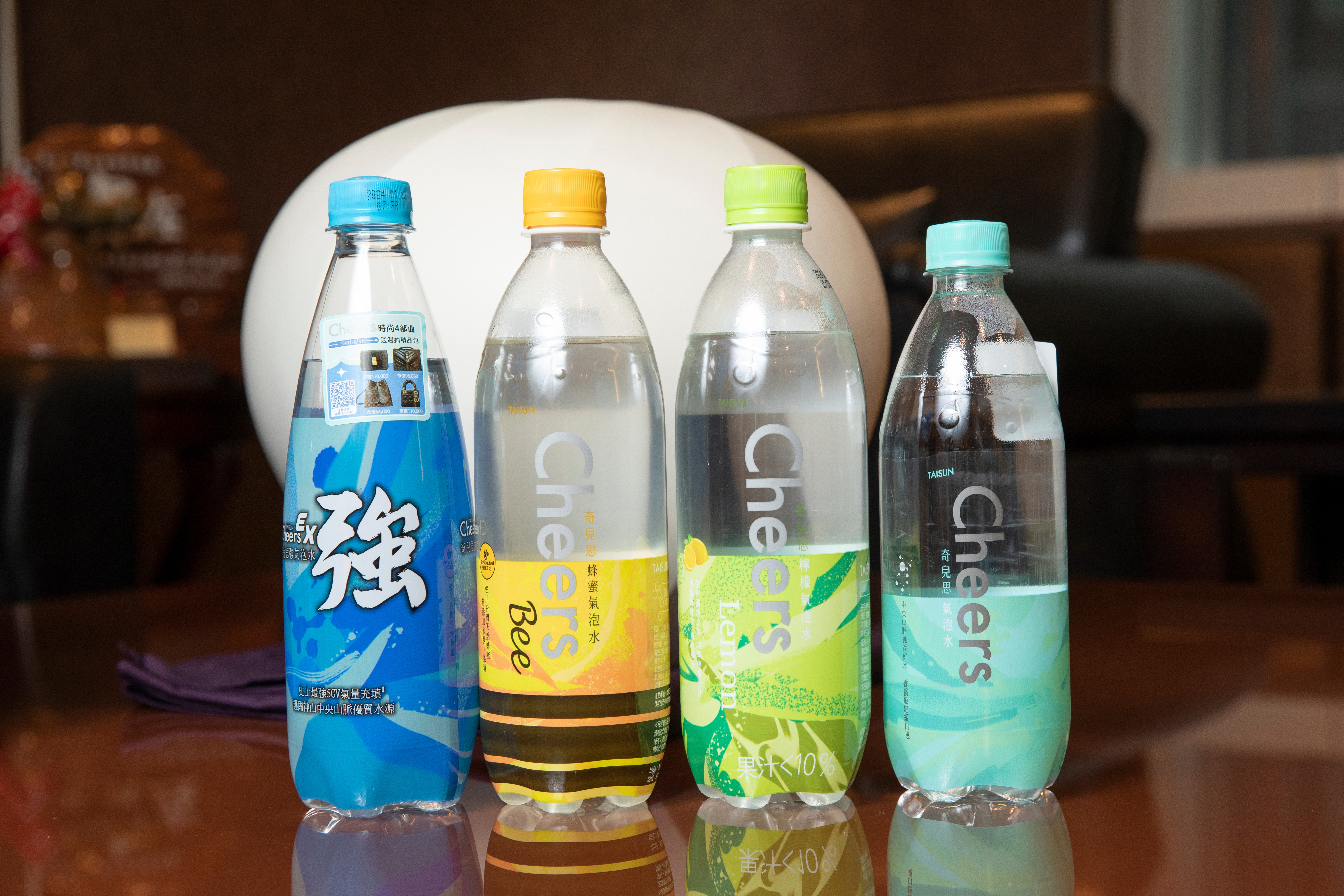 近年泰山推出不少產品,包括氣泡水、珍穀益,還與手搖飲料合作推出「茶攤一條街」,產品受消費者喜愛。