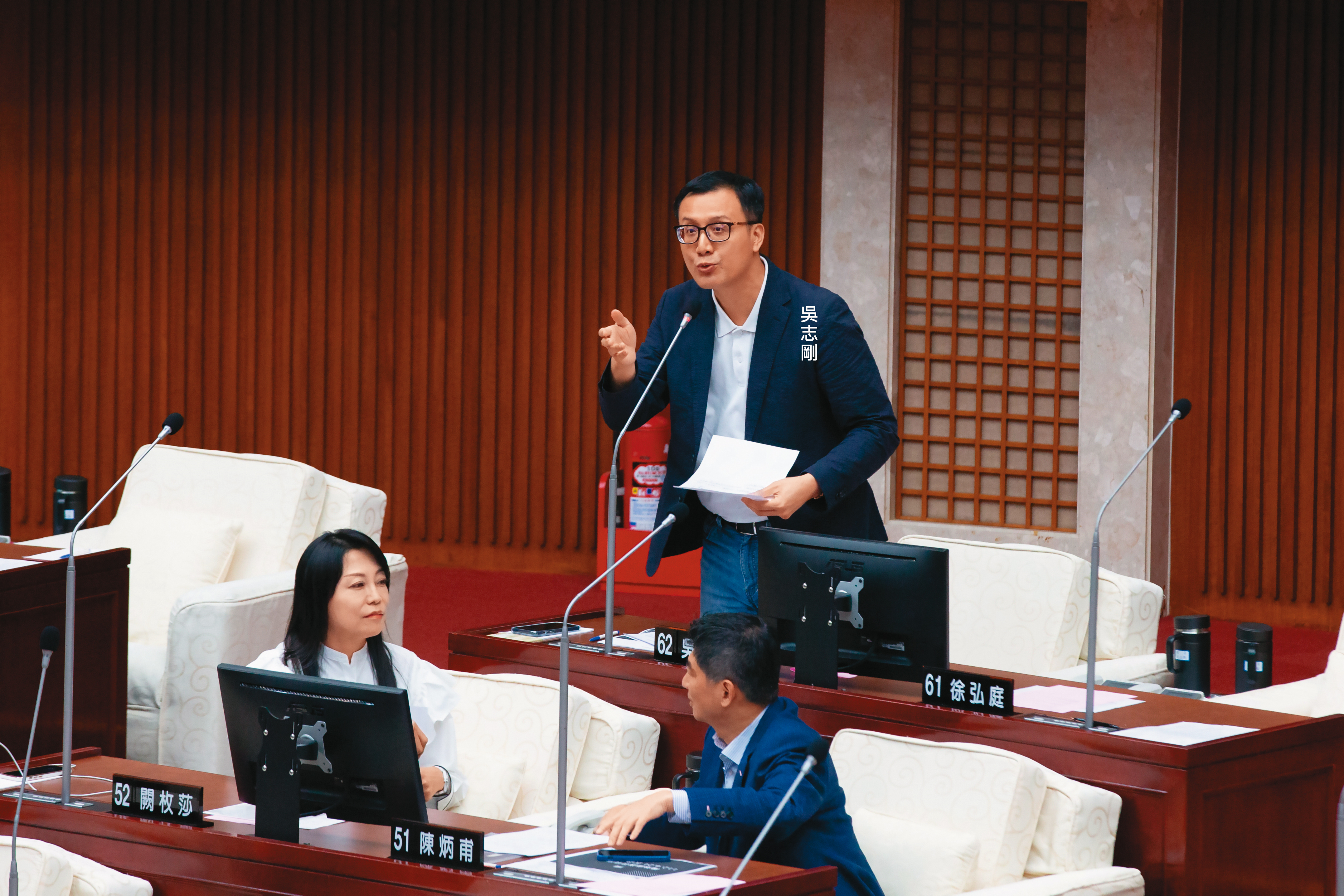 吳志剛問政表現平平，卻常因緋聞鬧上媒體版面。