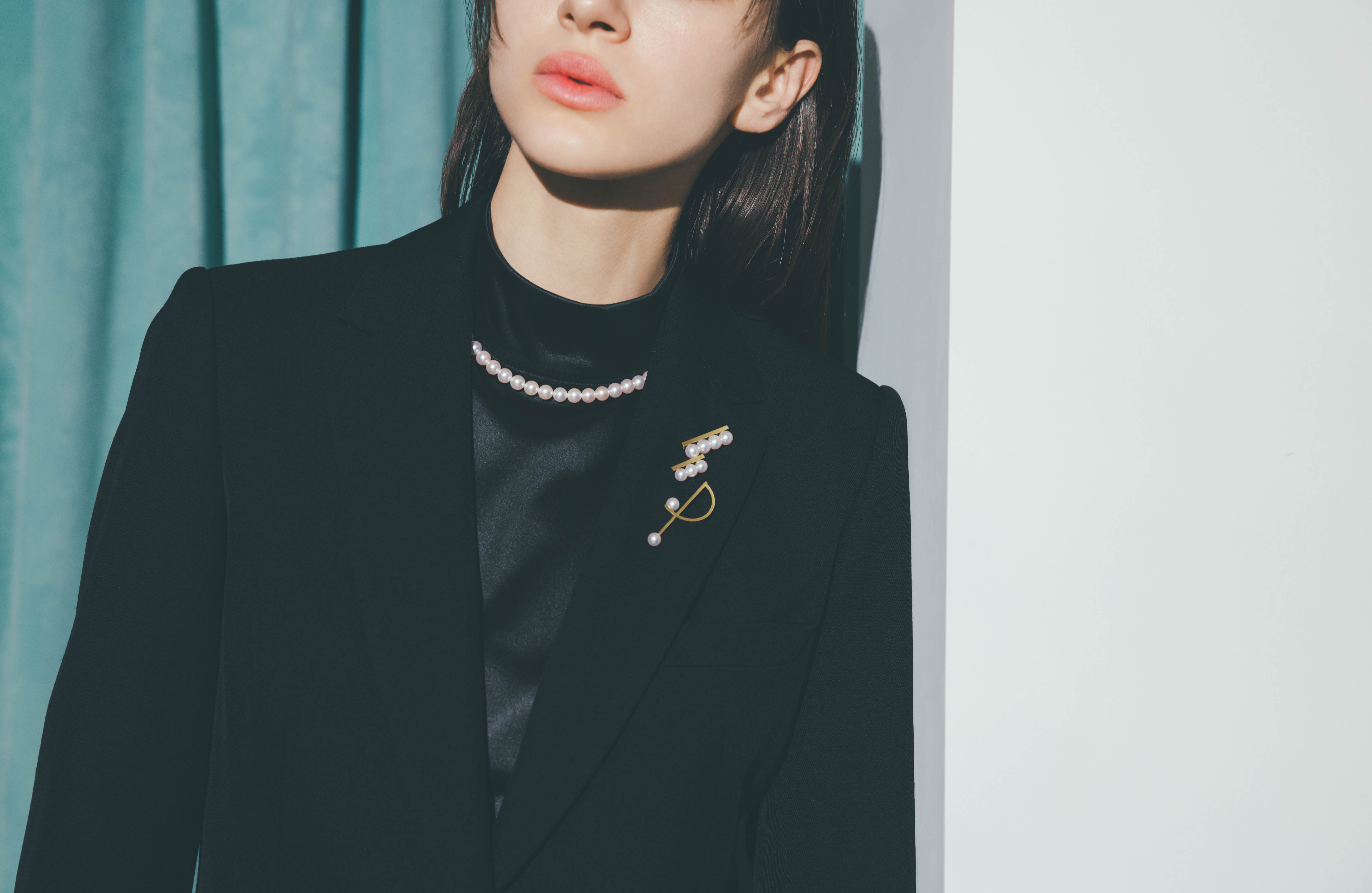 TASAKI balance step與kinetic胸針，象徵著以愛之名，向母親致敬。（TASAKI提供）