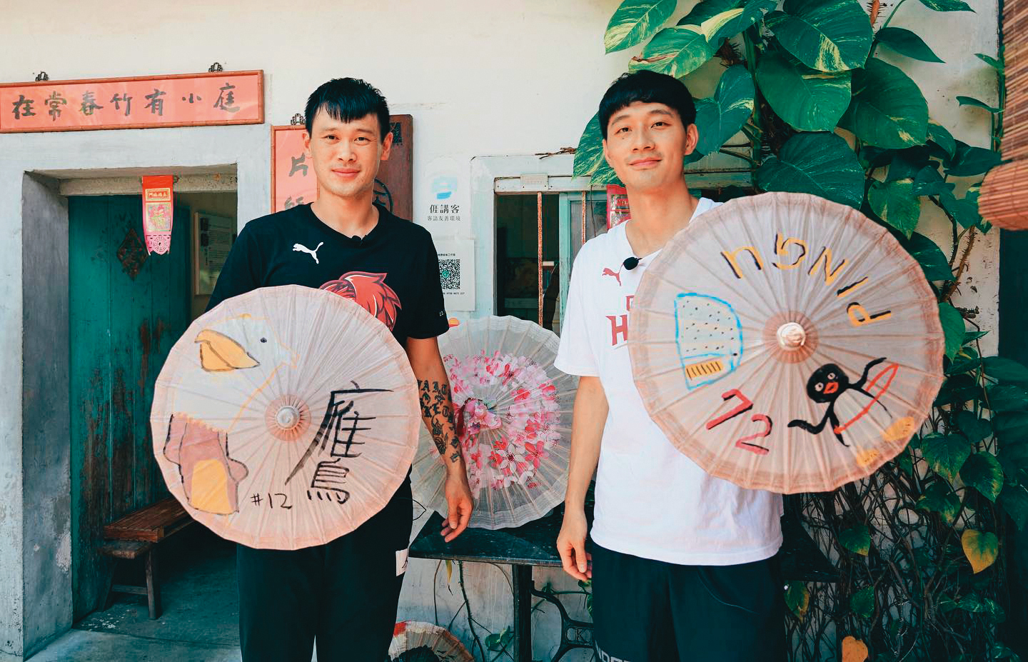 胡凱翔（左）原效力SBL，去年轉投新聯盟T1。（翻攝自台鋼獵鷹臉書）