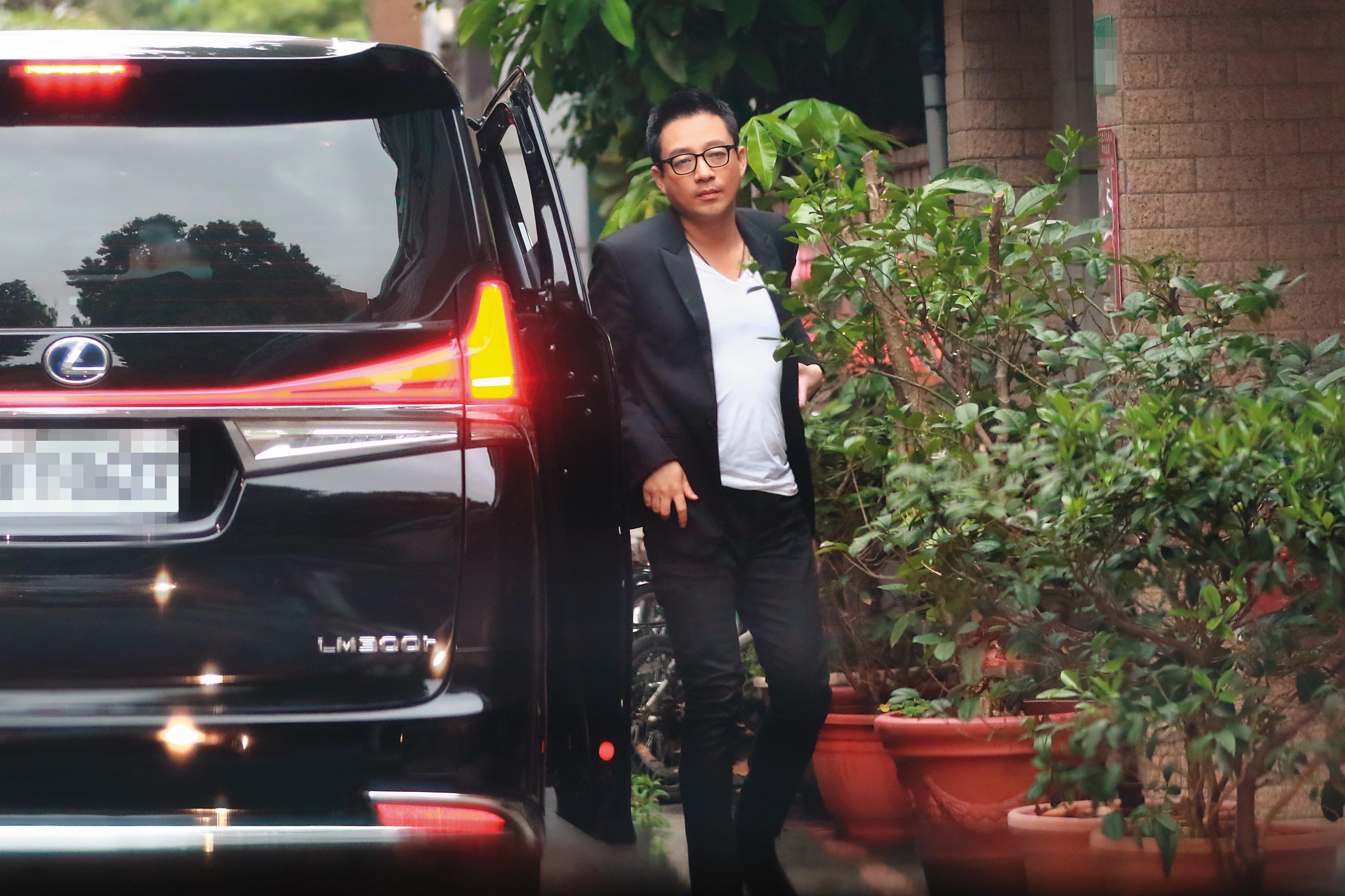 4/24  16：31 雖然汪小菲來台曬父愛，並且勤於抓緊時間接送爭取相處時間，但他上傳相關圖文的行徑卻挨轟。