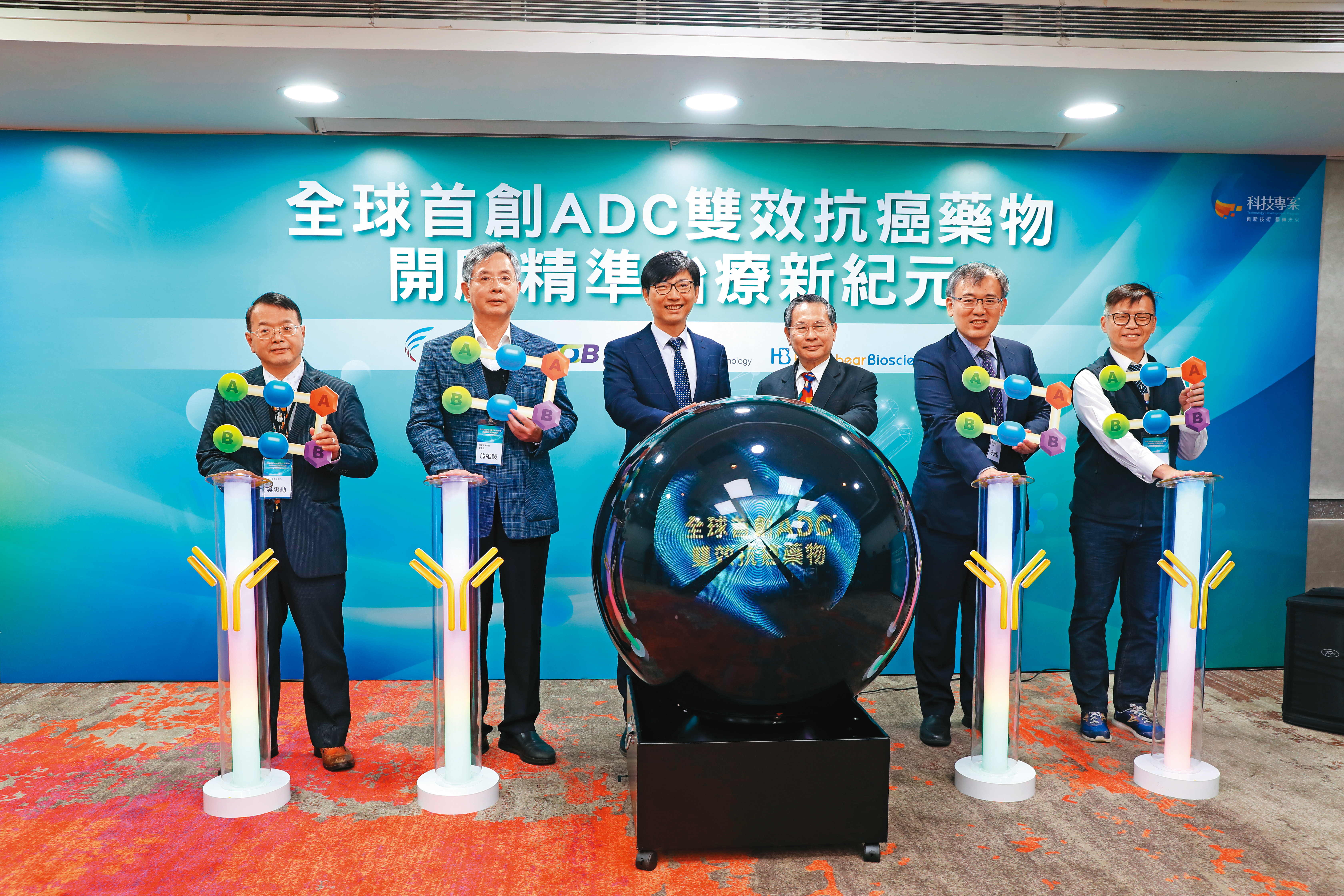 面對台廠透過整合或結盟搶進ADC市場，專家提醒，未來要勝出比的不只是技術，還有速度與資金。