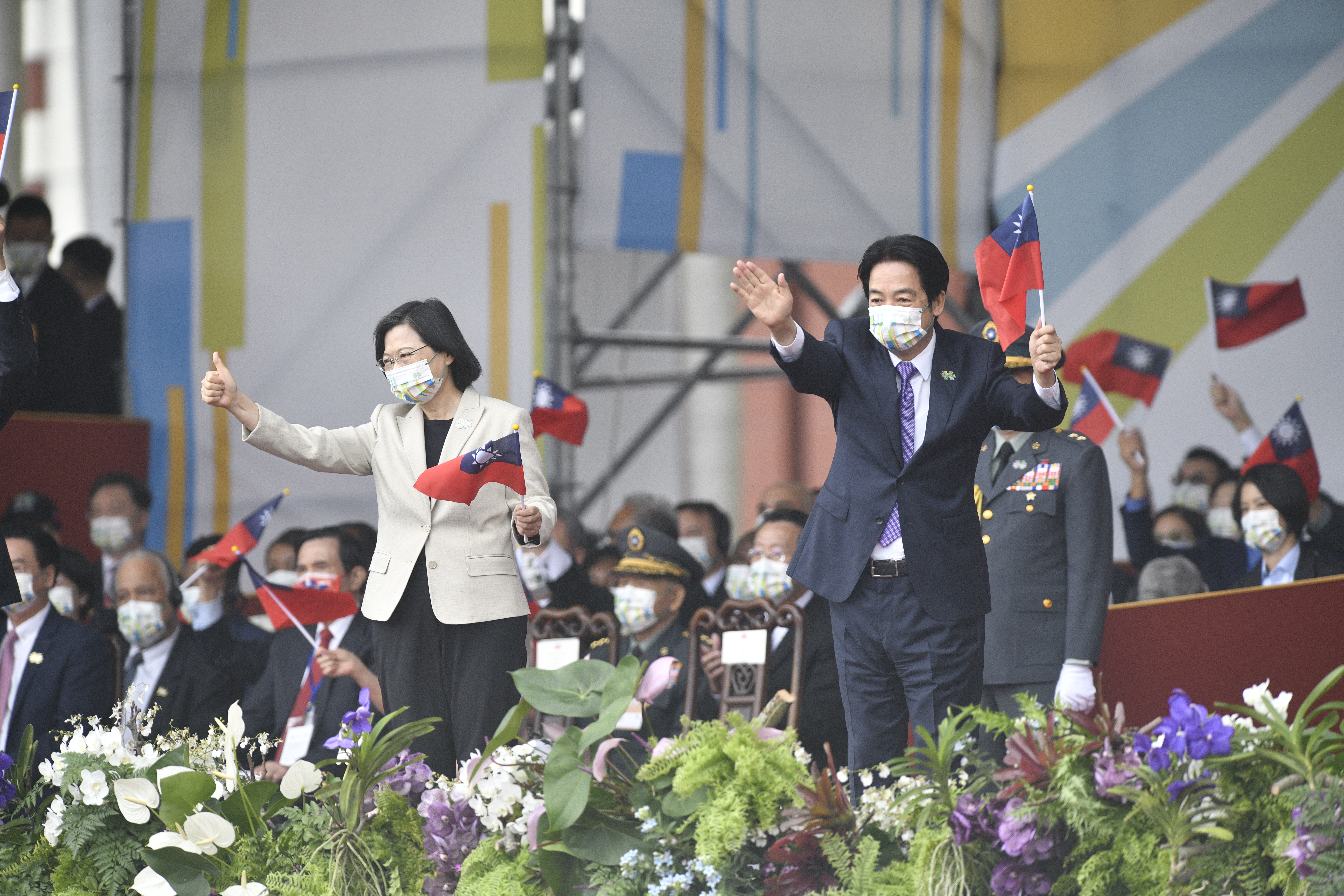 我國友邦巴拉圭日前進行總統大選，由親台派候選人當選，我國正副總統蔡英文（左）與賴清德（右）也在第一時間表達慶賀。（本刊資料照）
