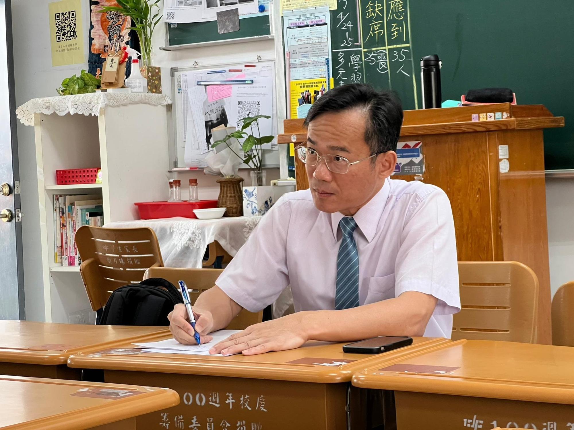台中一中校長林隆諺為園遊會攤位歧視爭議致歉,稱願接受主管機關懲處。(翻攝自臺中一中臉書)