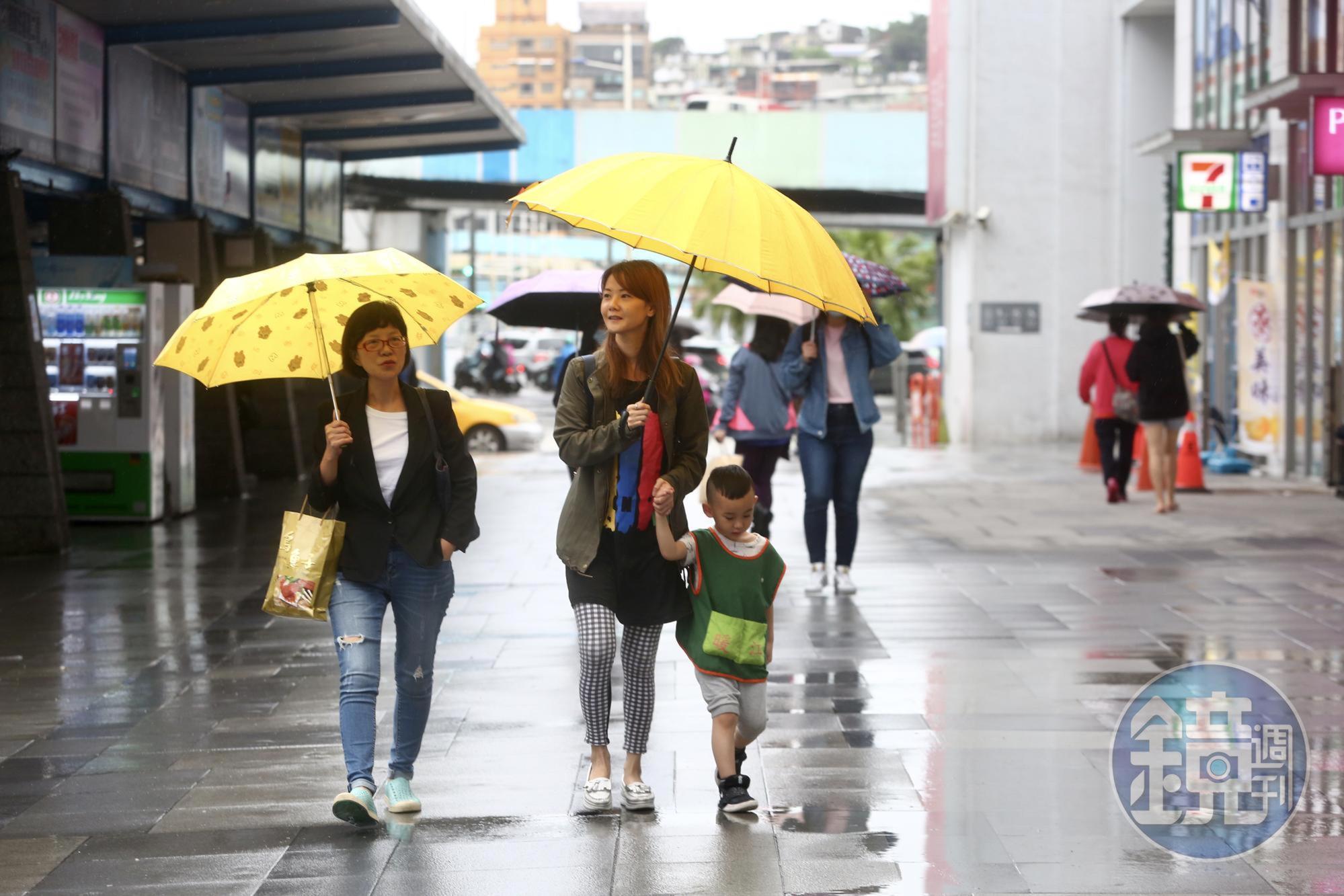 週六（6日）將有今年首波梅雨鋒面接近。示意圖。（本刊資料照）