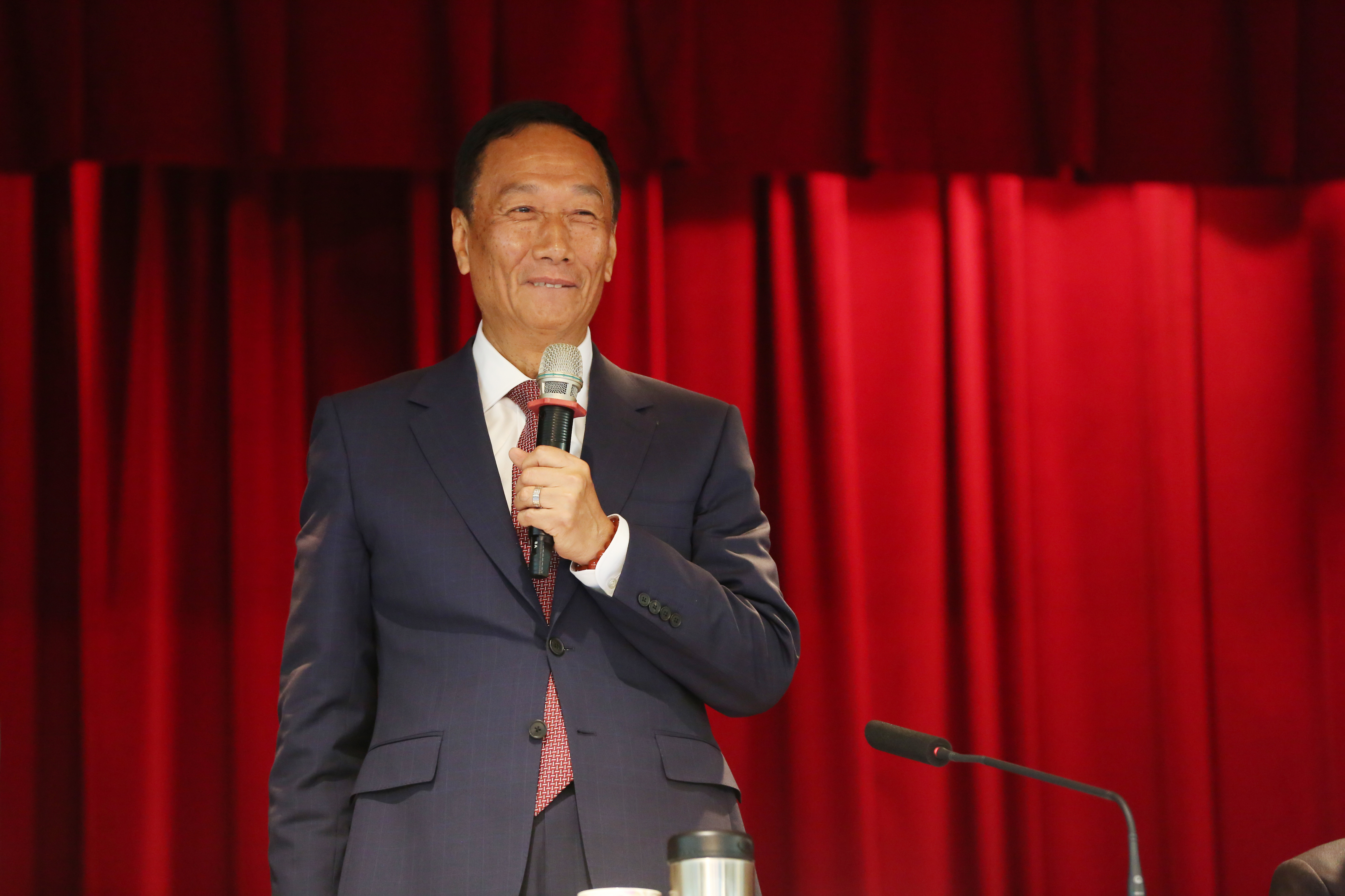 郭台銘聲稱，可在高雄半屏山設置小型核電廠，引發抨擊，隨後在輿論壓力下於社群平台上道歉。（本刊資料照）