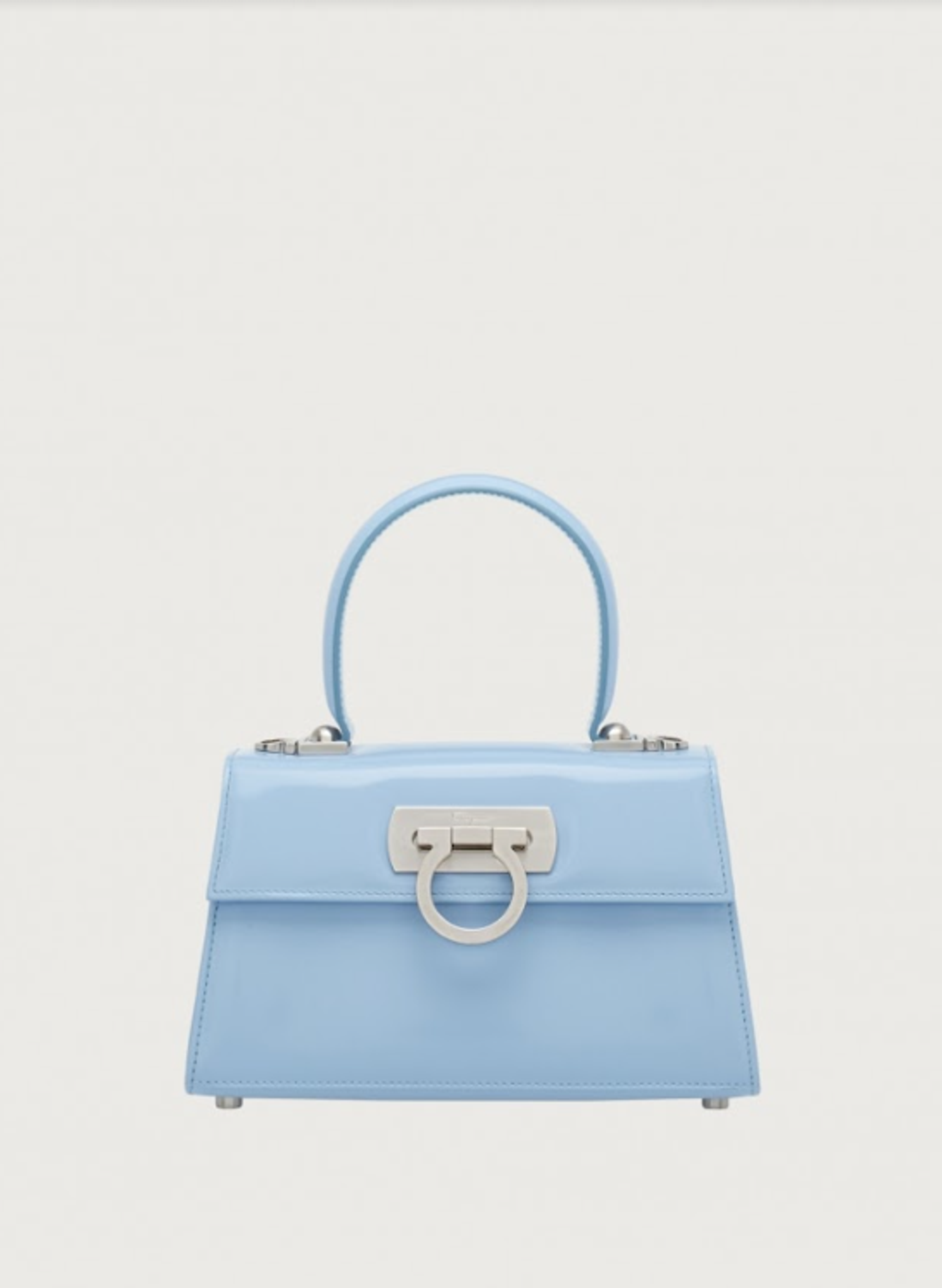 天藍色迷你Top Handle手提包。NT$79,900(FERRAGAMO提供)