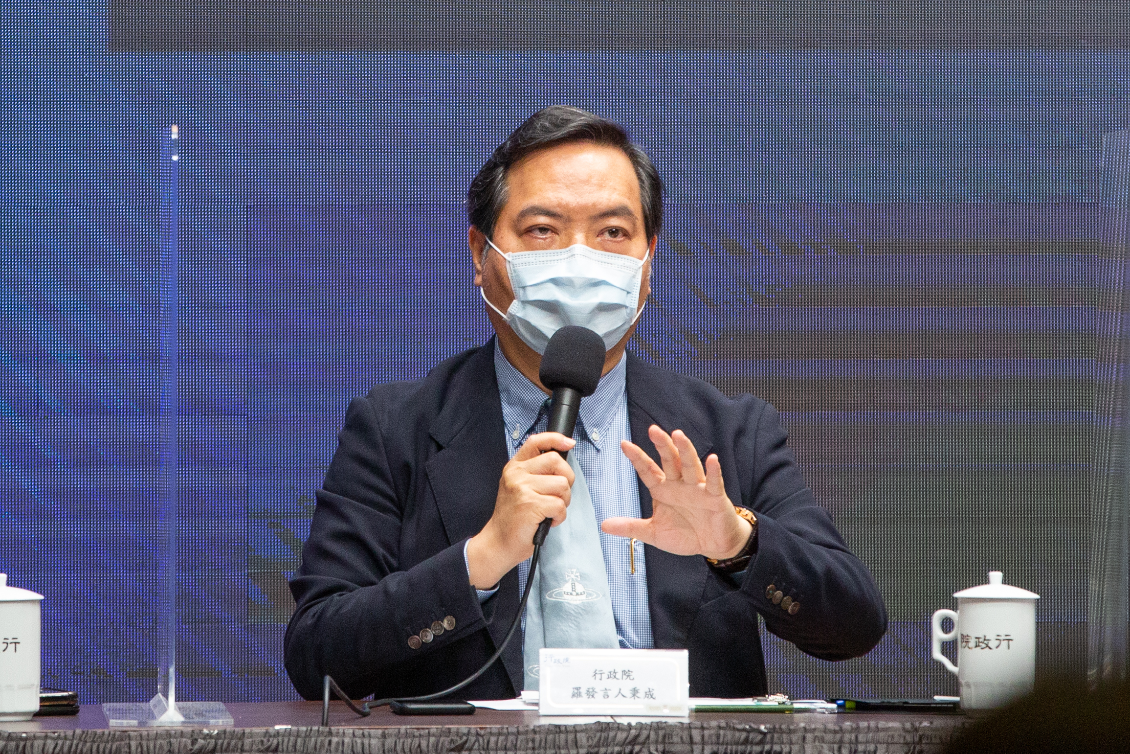 對於藍委衝NCC主委辦公室一事，羅秉成稱「創下立委公然介入獨立機關運作的惡例」。（翁睿坤攝）