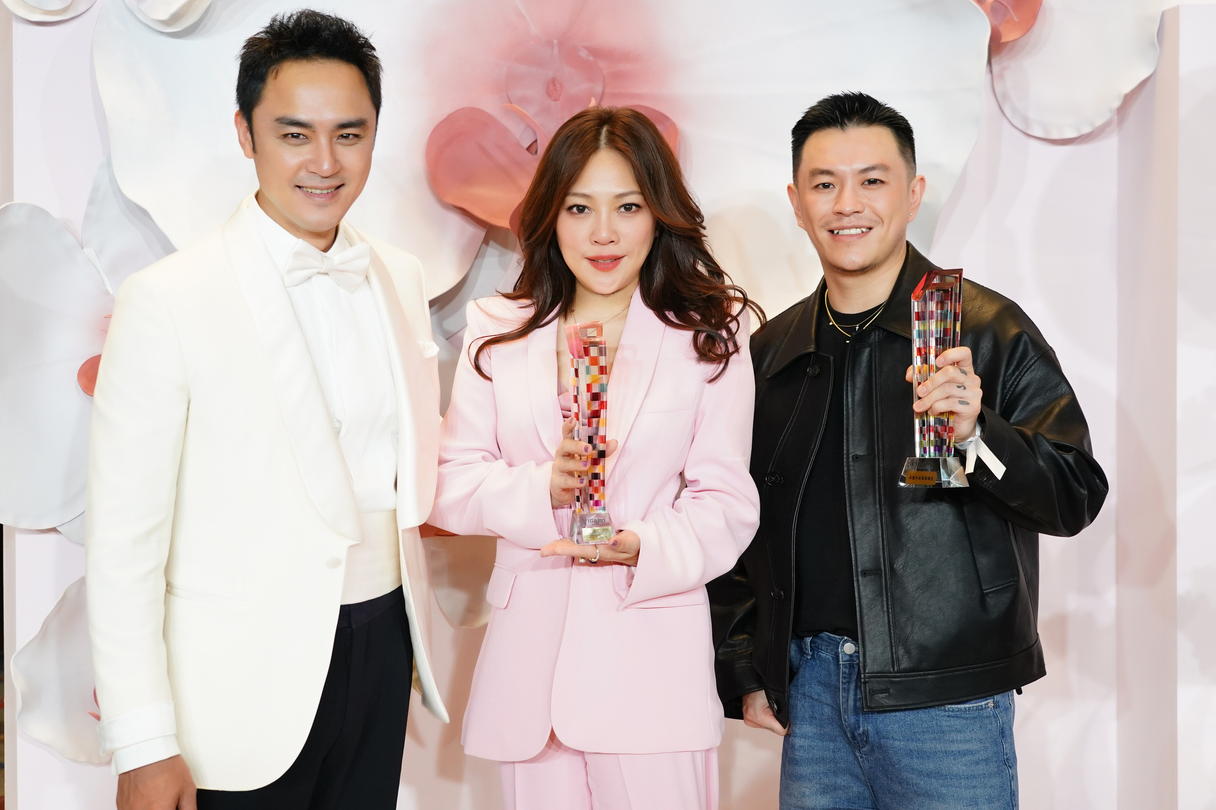 明道（左）和李詩翔（中）一起在費加羅風尚盛典中得獎。（李詩翔提供）