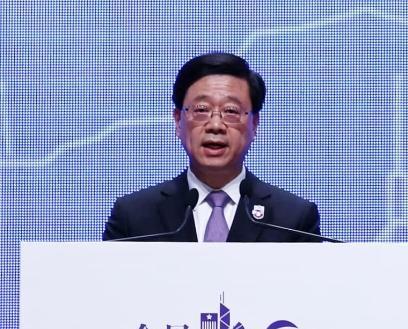 香港政府公布新一屆區議會改組方案，將與特首和立法會選舉一樣，引入「資格審查制度」。（翻攝李家超臉書）