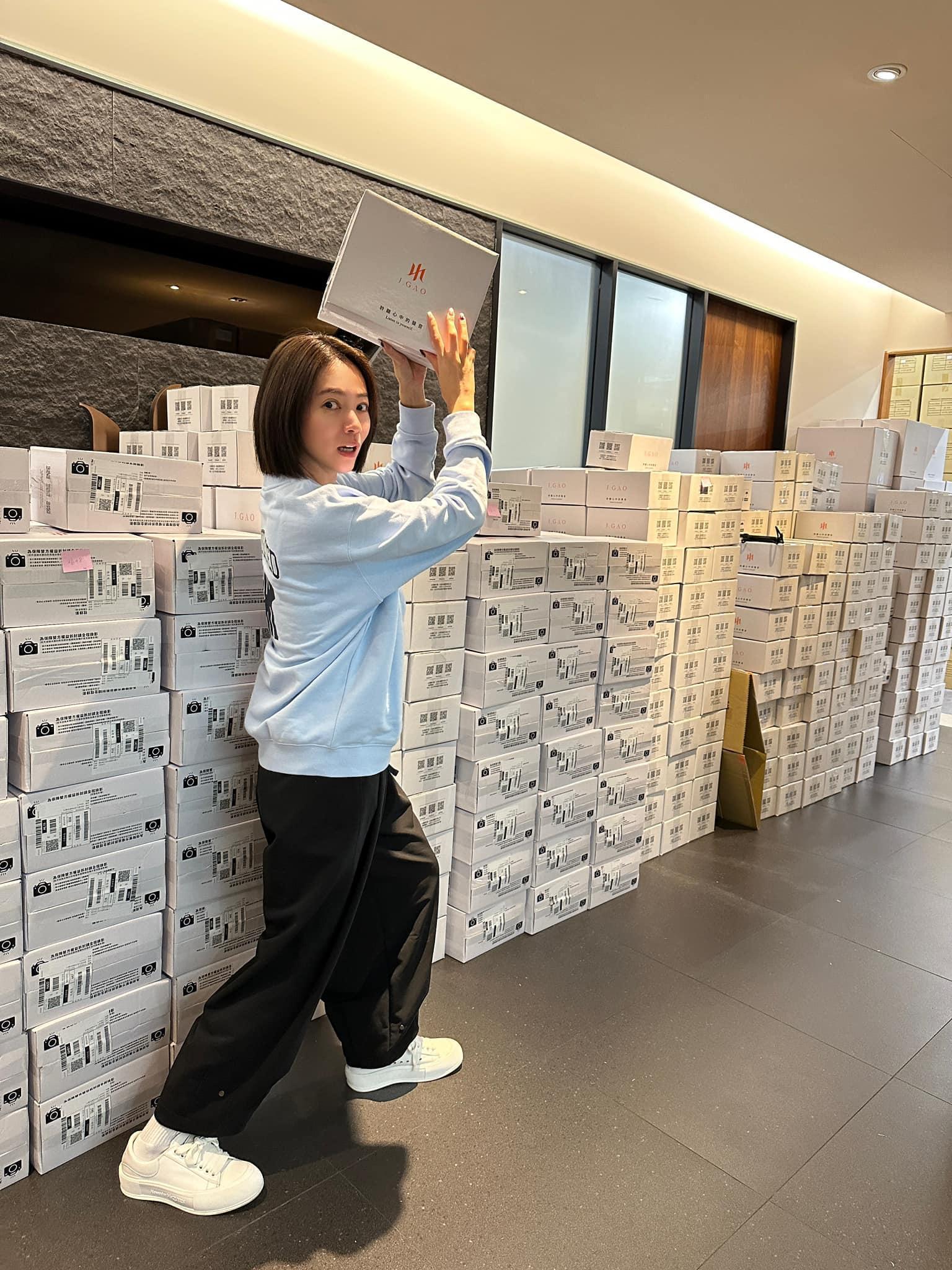高宇蓁身為CEO仍親力親為盯緊細節。(翻攝臉書)