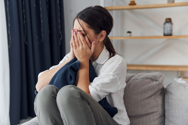 原PO揭穿男友割包皮詐領保險金，卻被拉去撞鐵門。（示意圖 photoAC）