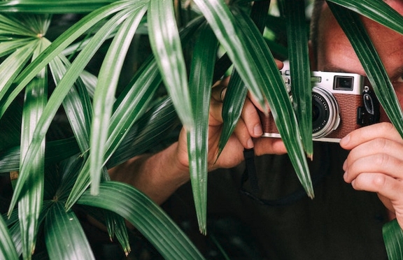 日本今年六月「反偷窺法」將上路，違者最高可處3年監禁或最高300萬日圓（約新台幣67萬元）罰款。（示意圖，Pexels）