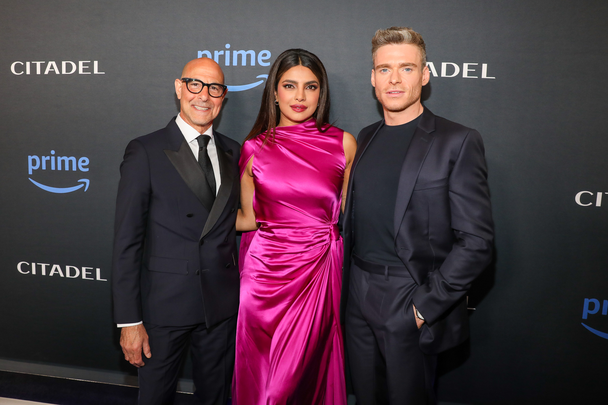 影集《堡壘》的3位特工幹員，史丹利圖奇（左起）、琵豔卡喬普拉強納斯、理察麥登。（Prime Video提供）