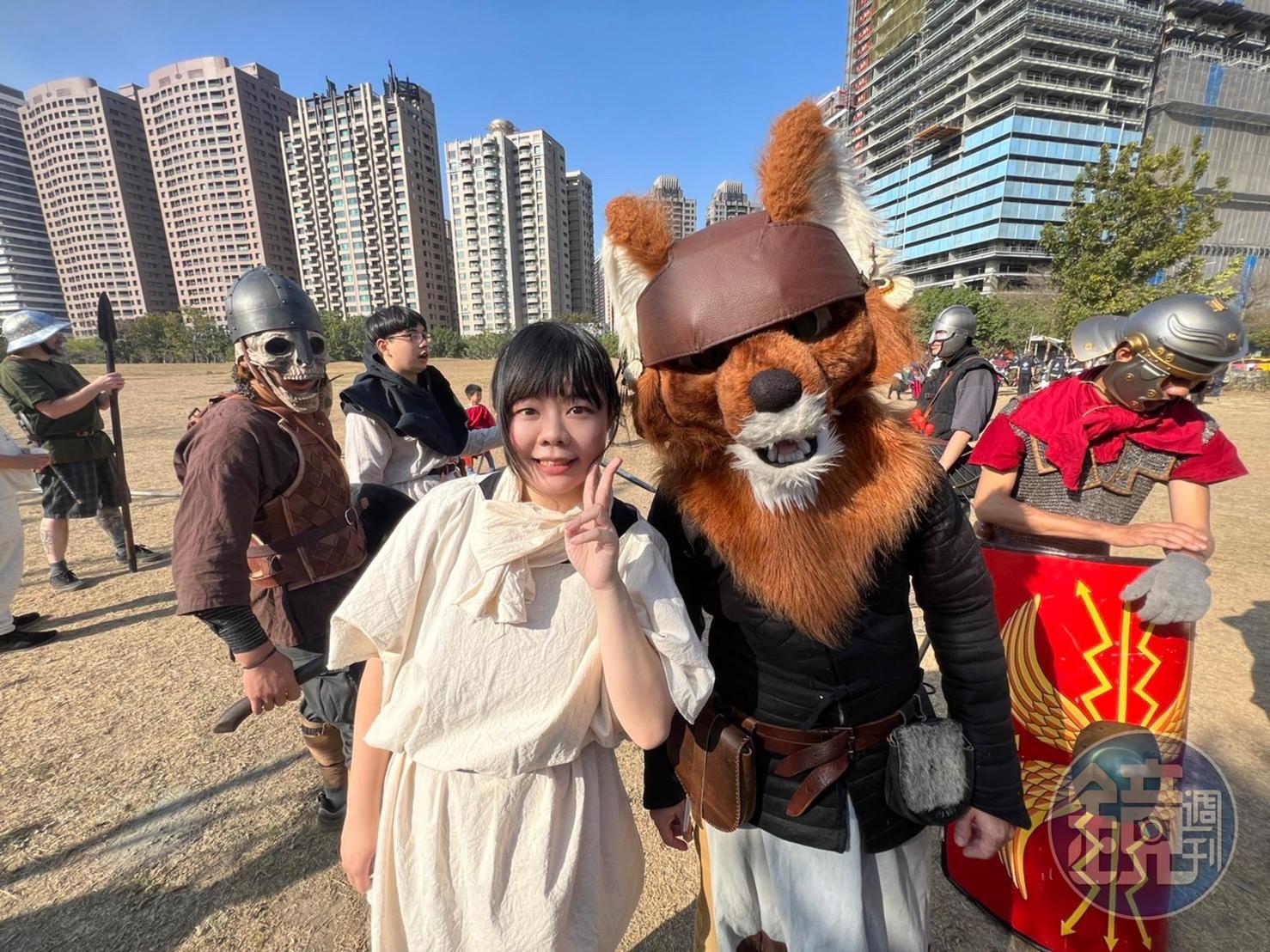 也有參與玩家裝扮成和人類相近的「亞人種」。