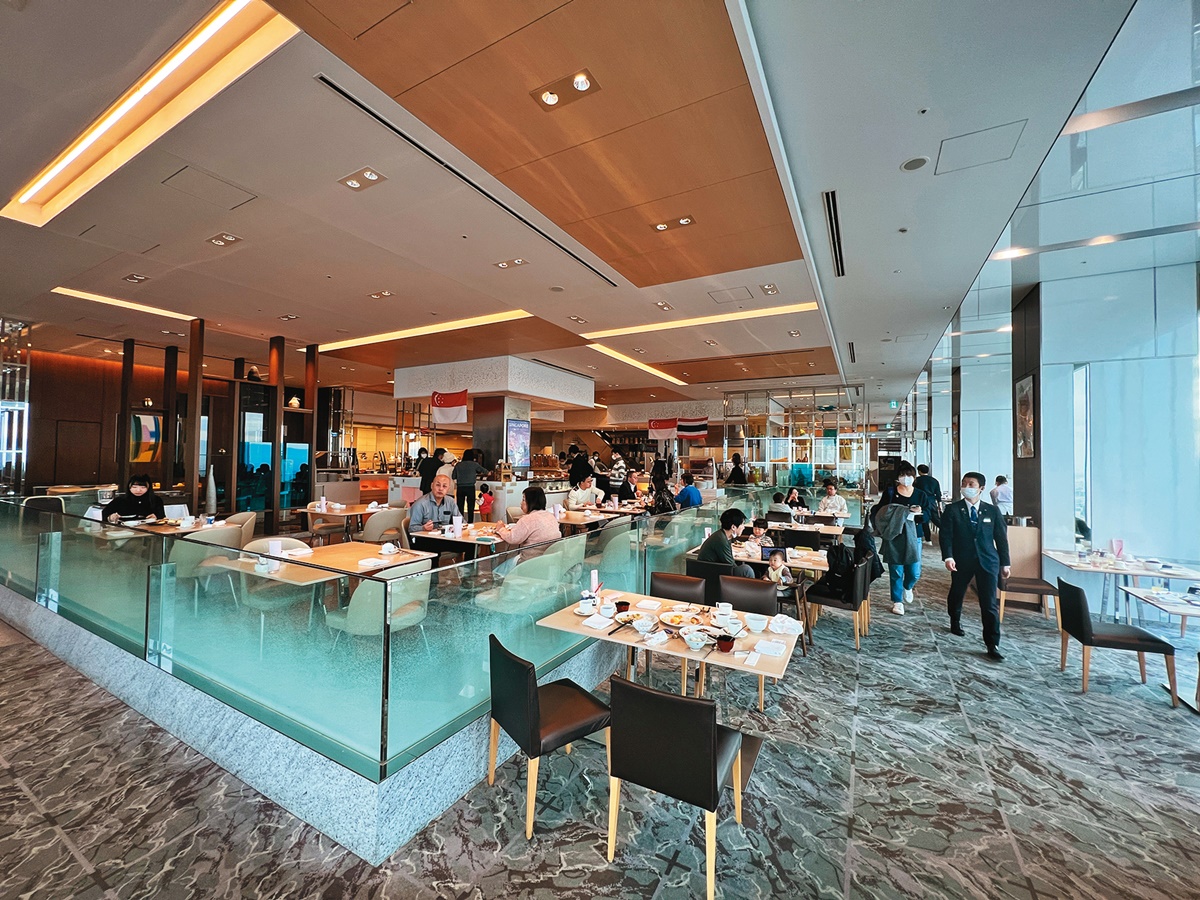 萬豪都酒店的自助餐廳「Live Kitchen COOKA」,早午晚供應不同菜色。