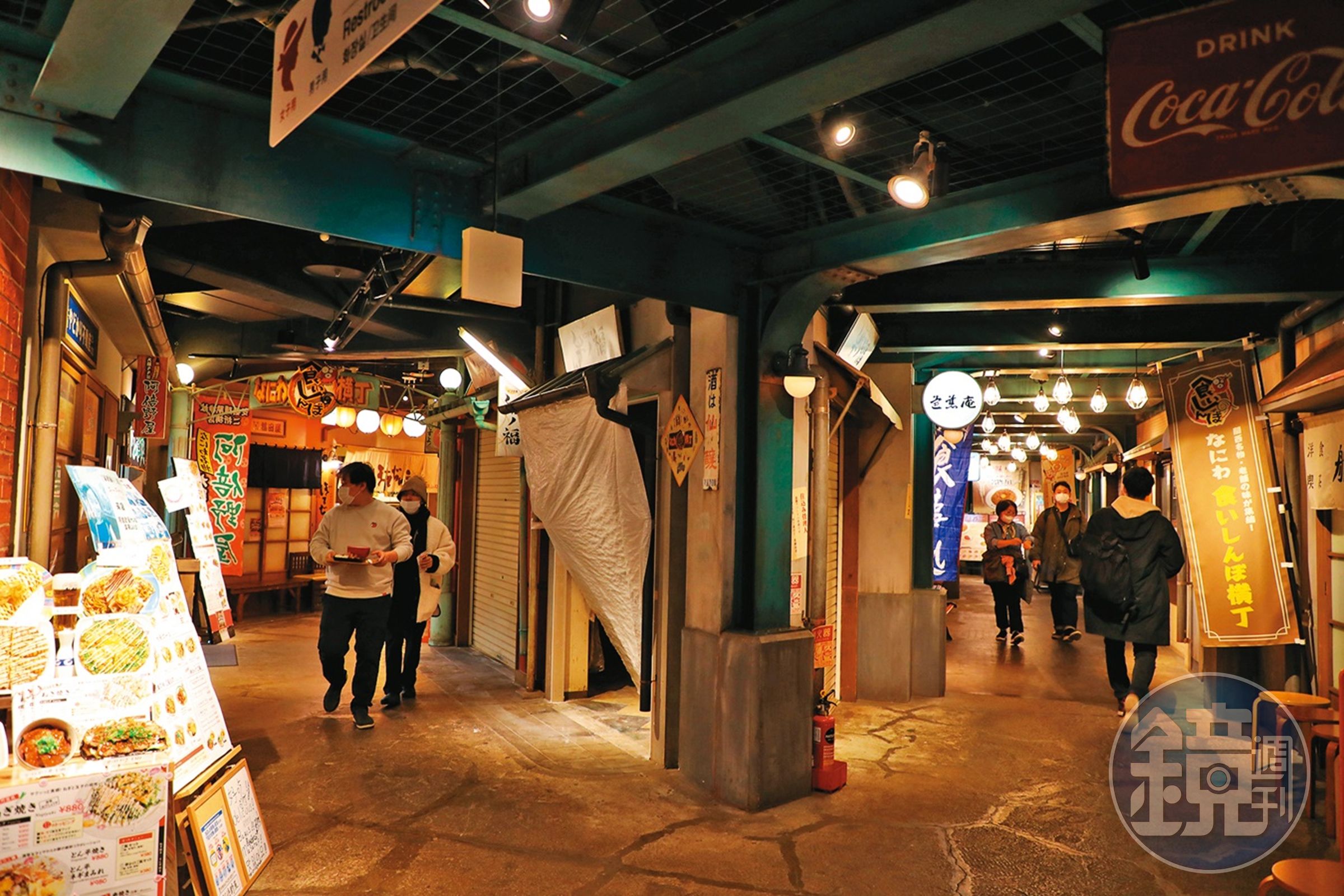 天保山市場街中的難波橫町美食街,重現1965年代大阪街景。