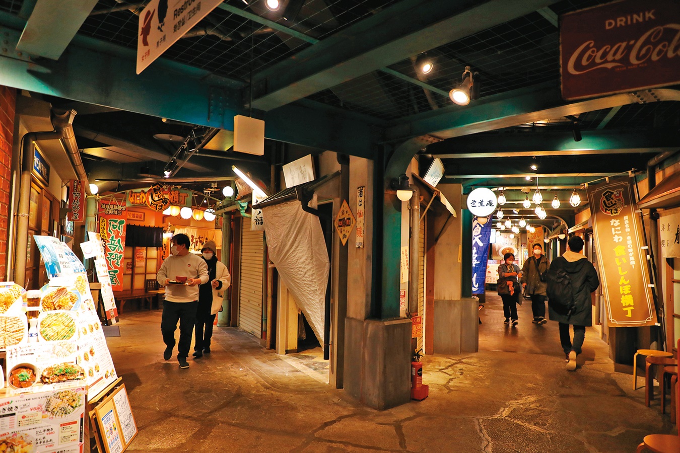 天保山市場街中的難波橫町美食街，重現1965年代大阪街景。