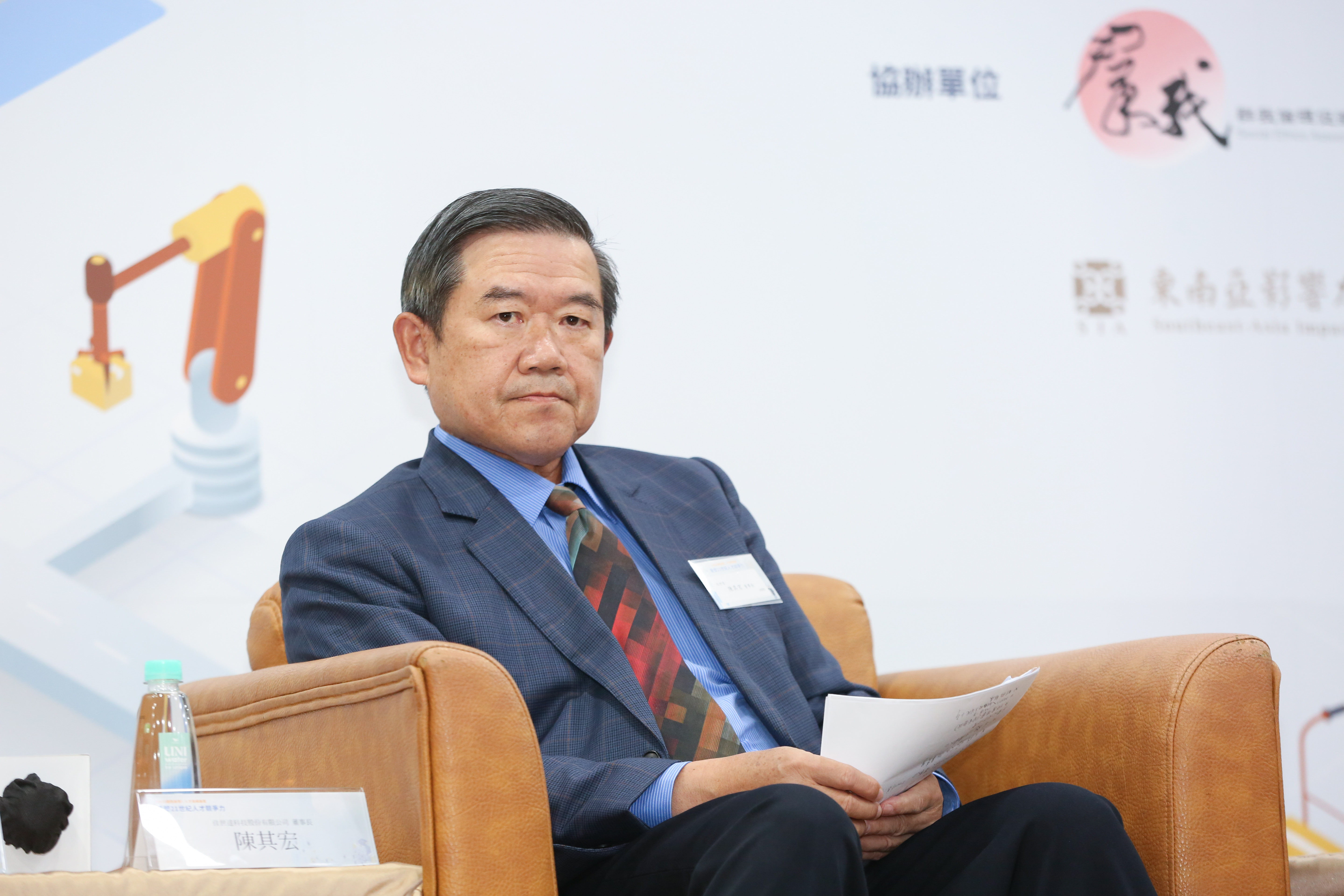 為強化低軌衛星事業相關布局,佳世達集團以新台幣3.2億元,投資國內知名天線設計及射頻測試廠商鐳洋科技。圖為佳世達董事長陳其宏。(本刊資料照)