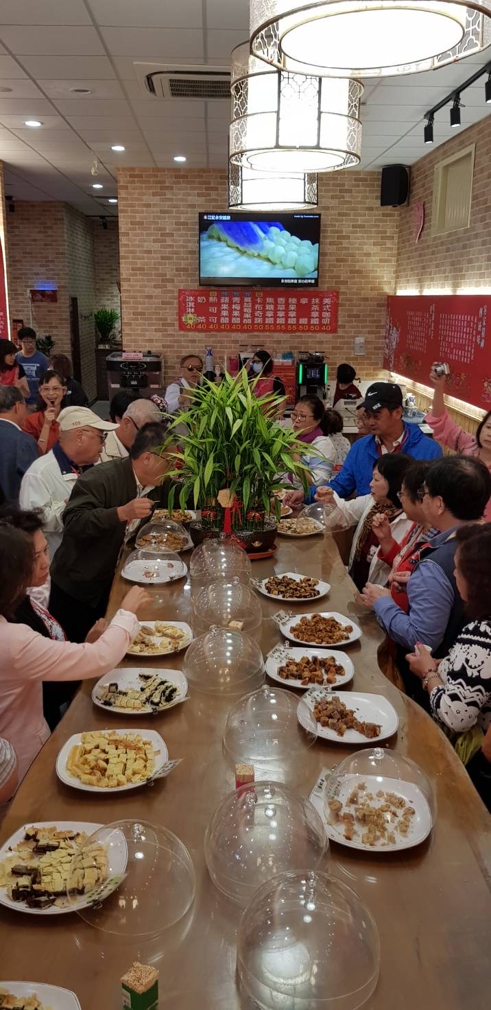 過去澎湃的試吃、奉茶因為疫情暫停,不過,江金榮表示疫情看起來已經結束,近期將恢復試吃。