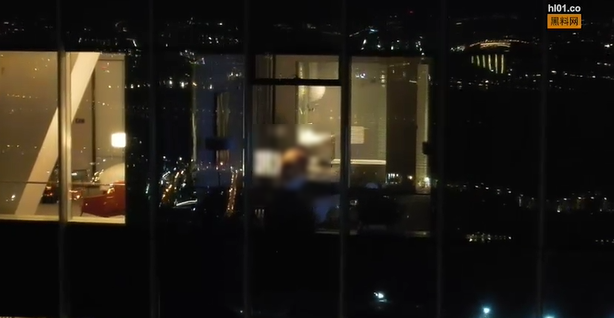 男方展現「電鑽高速直進」特技。（翻自《黑料不打烊》）